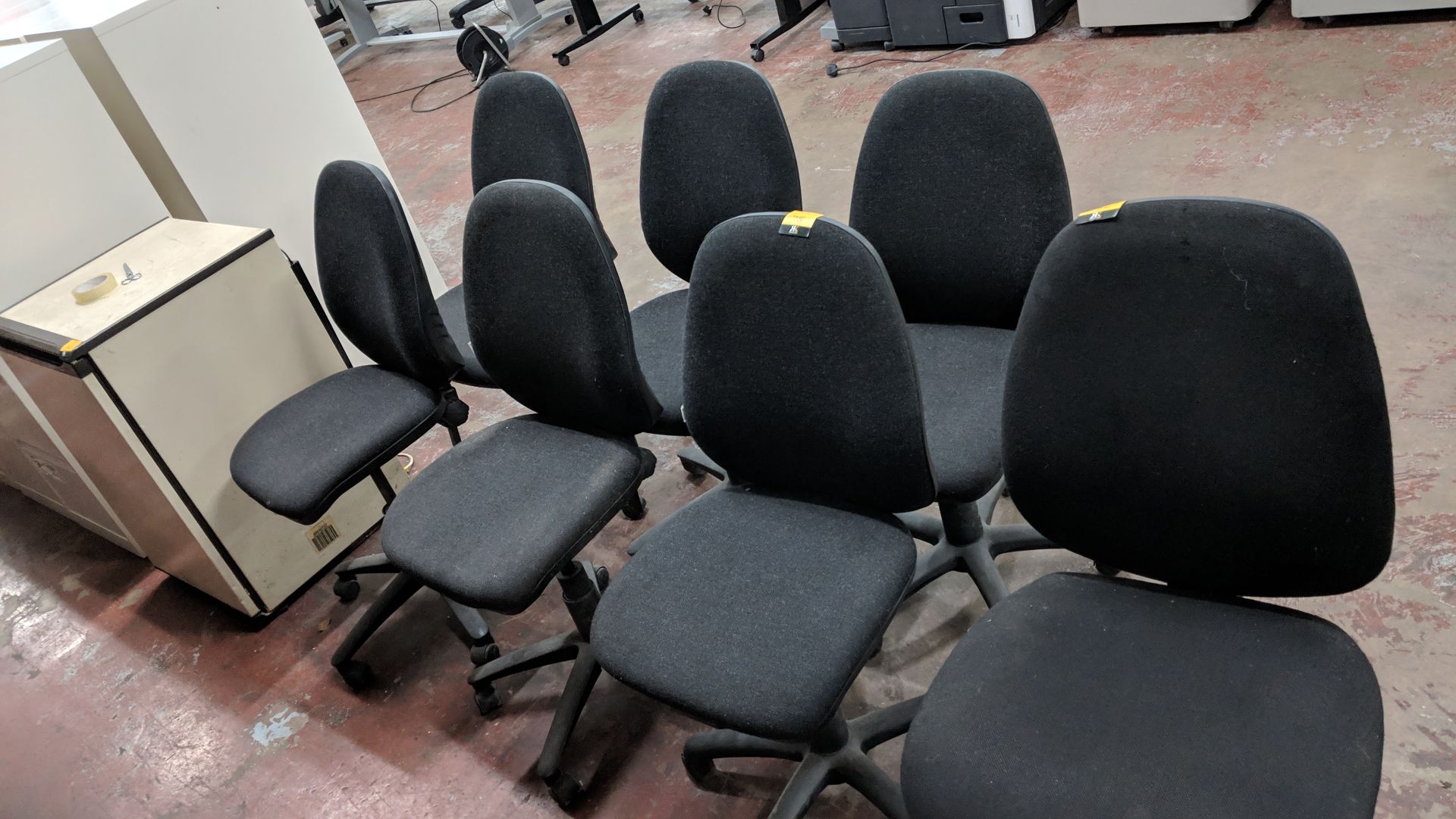 6 off dark grey tweed quality operator's chairs with multifunction hydraulic adjustments - Image 6 of 13