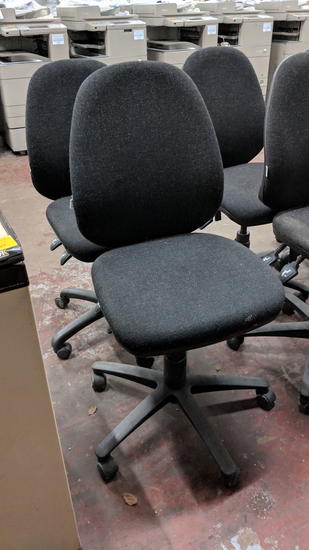 6 off dark grey tweed quality operator's chairs with multifunction hydraulic adjustments - Image 3 of 13