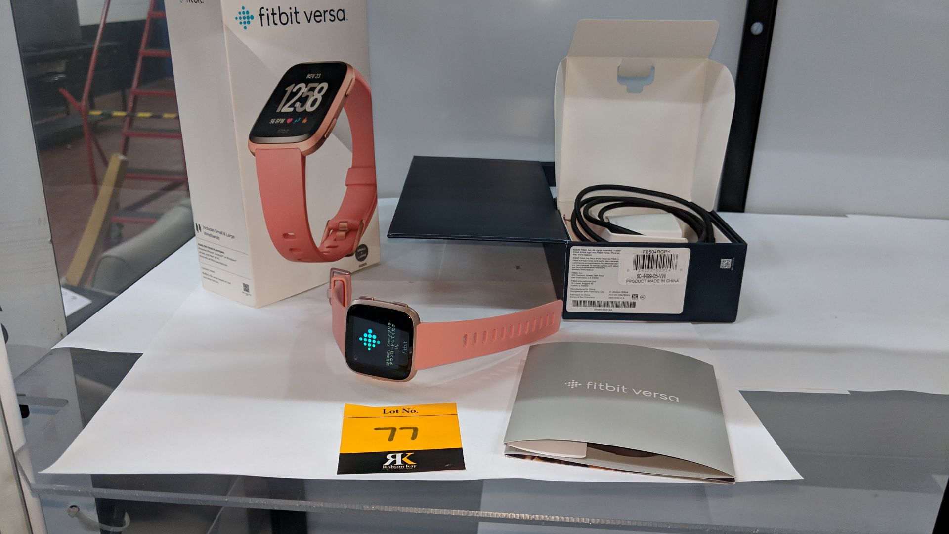 Fitbit Versa Health & Fitness Smartwatch plus assorted accessories, box, etc. This lot is exempt - Image 4 of 12