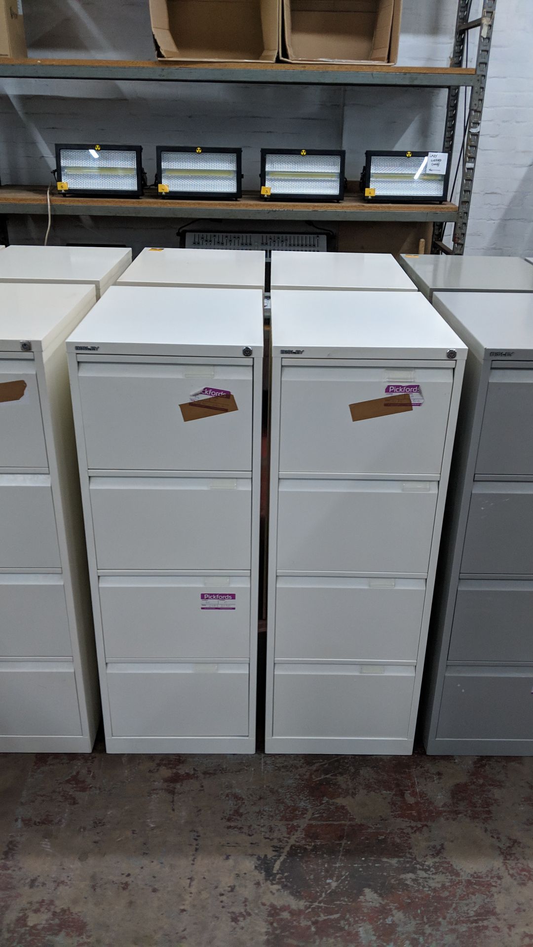 4 off Bisley off-white metal 4 drawer filing cabinets NB. One cabinet has a missing drawer - Image 5 of 7
