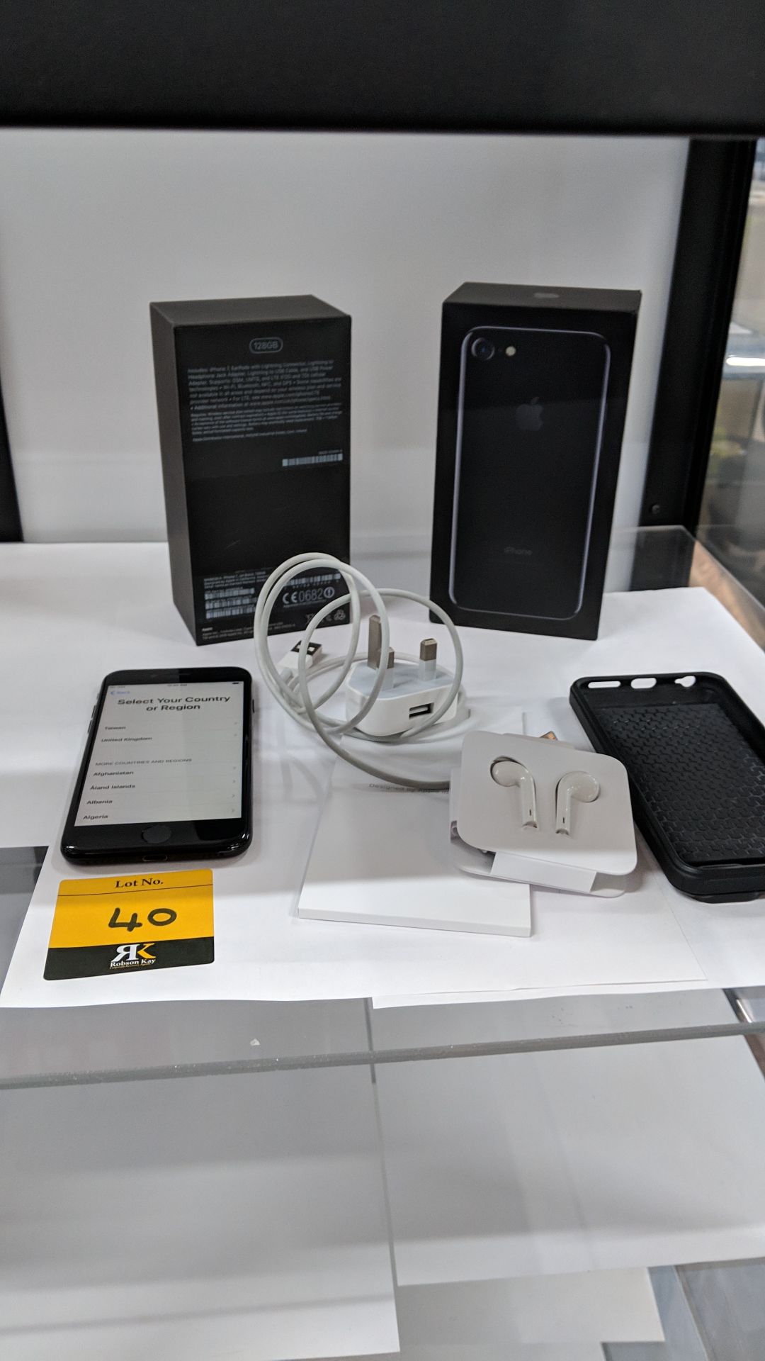 Apple iPhone 7, Jet Black, 128Gb, model A1778 with charger, earphones, box and non-Apple - Image 16 of 18