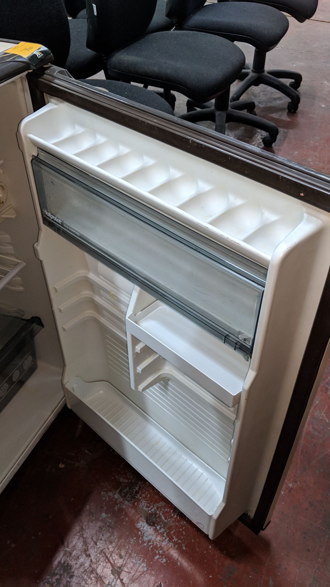 Hotpoint Iced Diamond under counter fridge IMPORTANT: Please remember goods successfully bid upon - Image 7 of 9