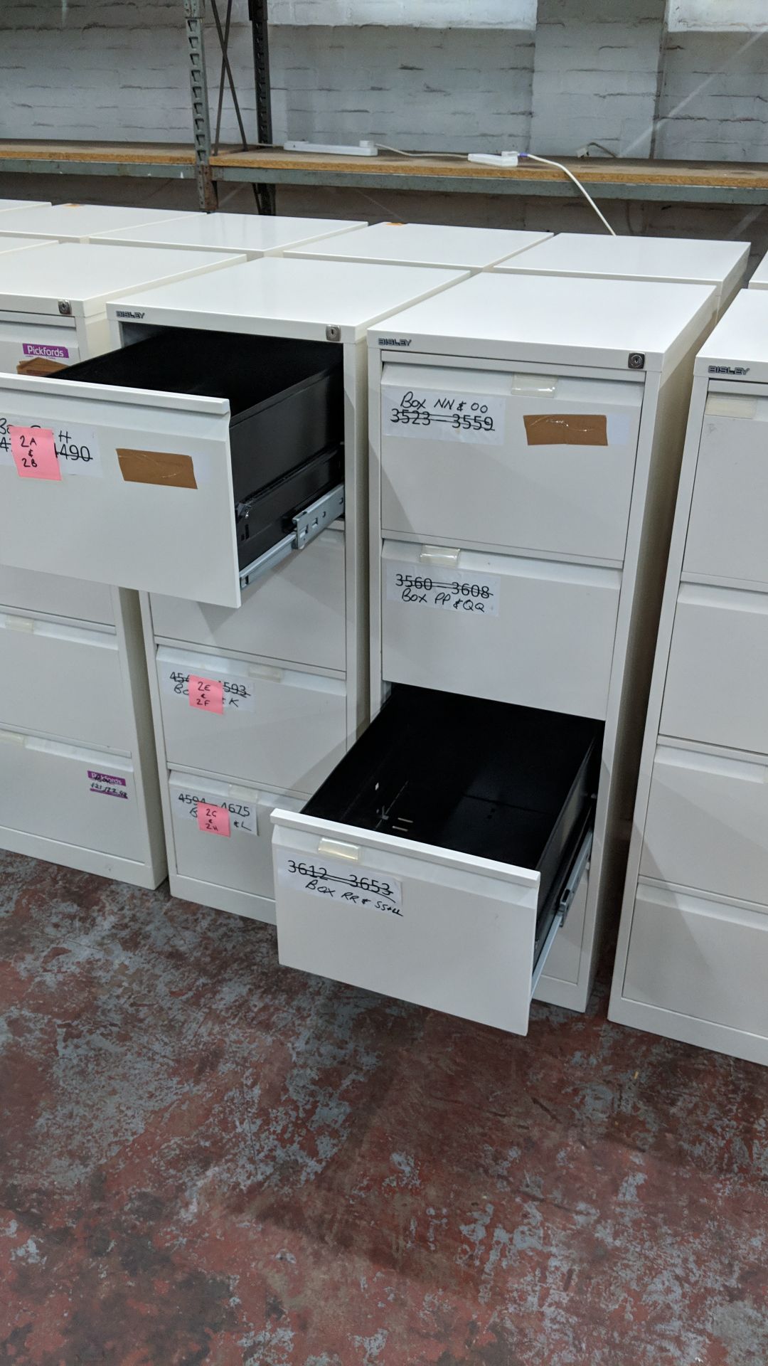 4 off Bisley off-white metal 4 drawer filing cabinets IMPORTANT: Please remember goods - Image 5 of 6