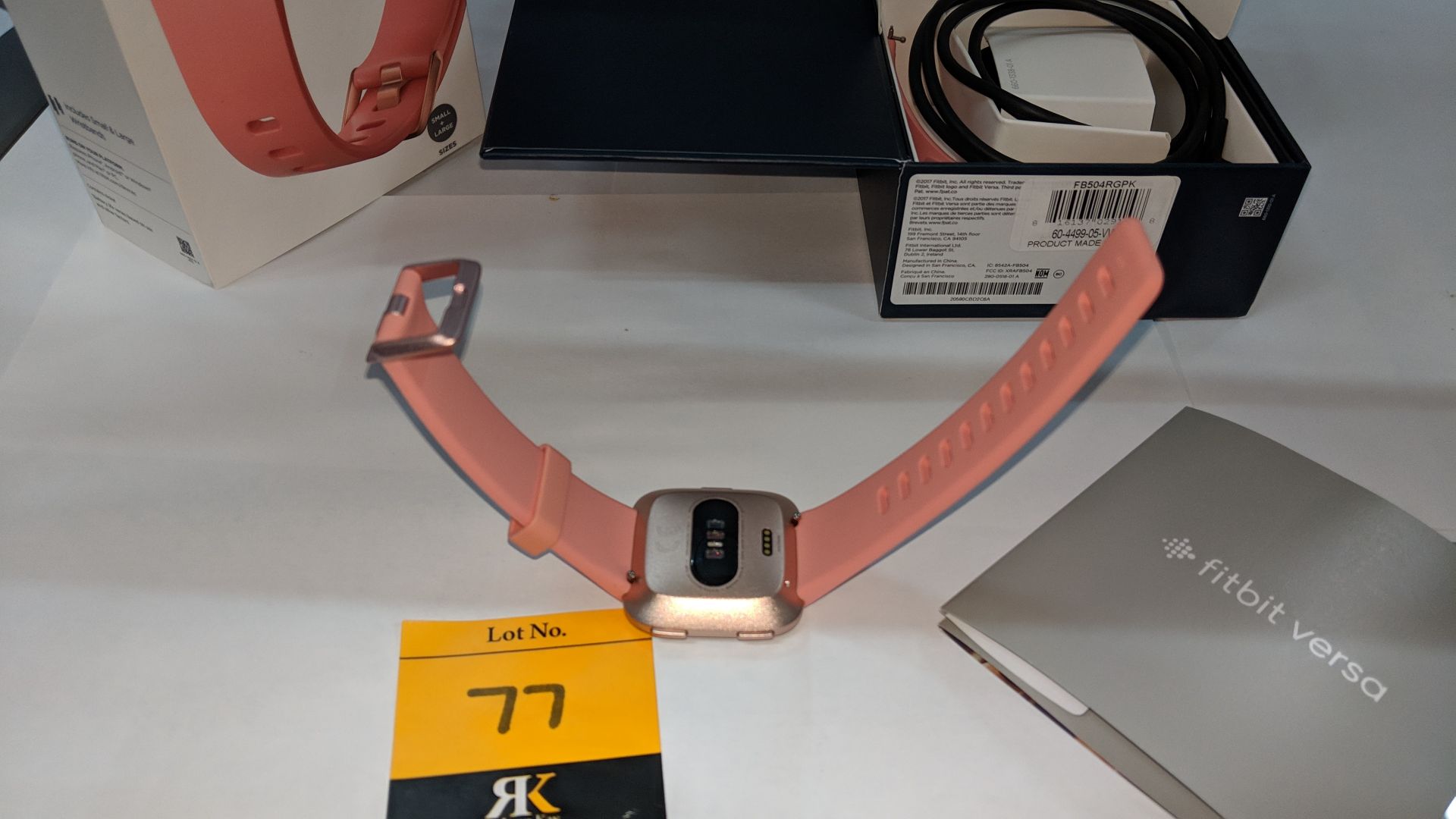 Fitbit Versa Health & Fitness Smartwatch plus assorted accessories, box, etc. This lot is exempt - Image 6 of 12