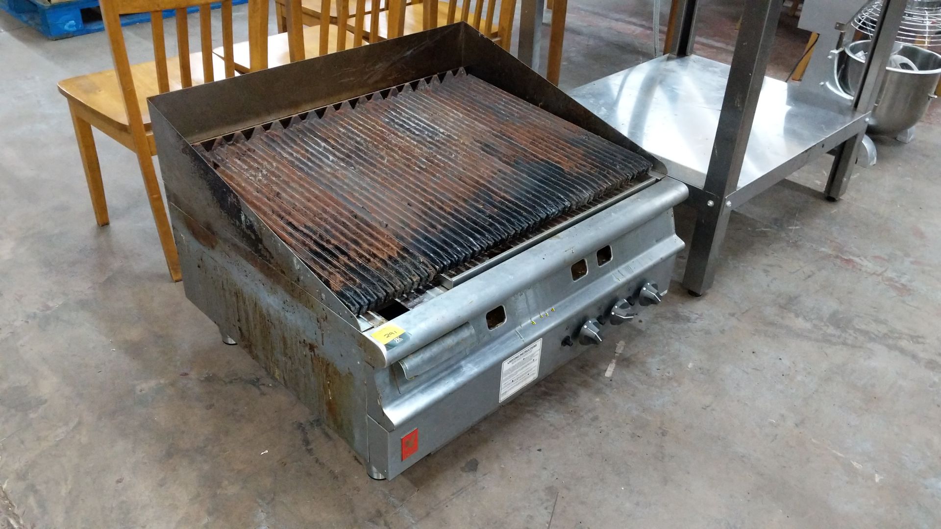 Falcon Dominator Plus Chargrill, natural gas, model G3925, including gas hose Lots 254 - 293 are all