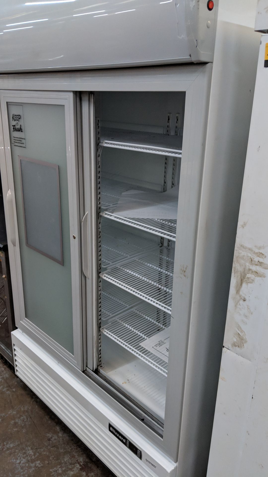 Blizzard display fridge with frosted glass sliding doors, GD1005L IMPORTANT: Please remember goods - Image 4 of 5