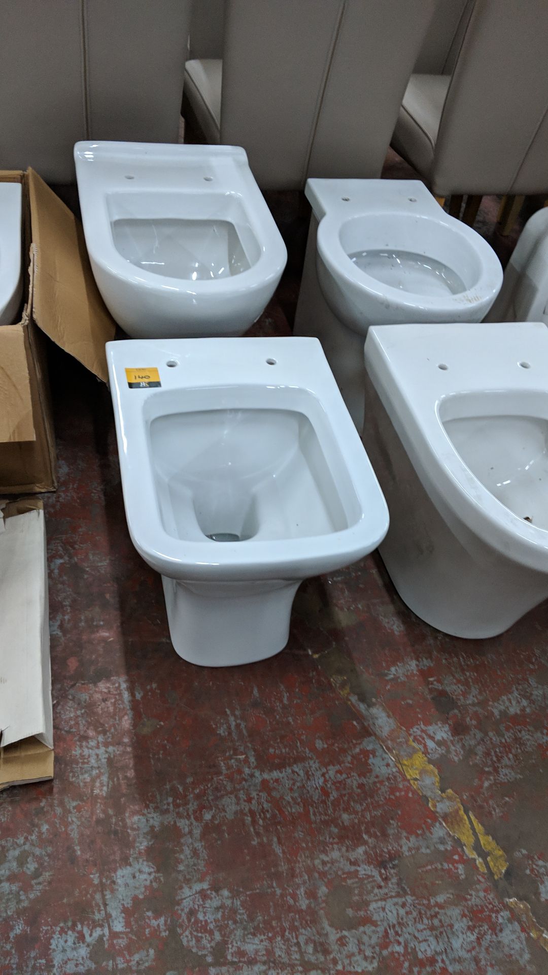 4 off assorted back-to-wall WC pans Lots 100 - 142 & 146 - 167 are being sold on behalf of a - Bild 3 aus 7