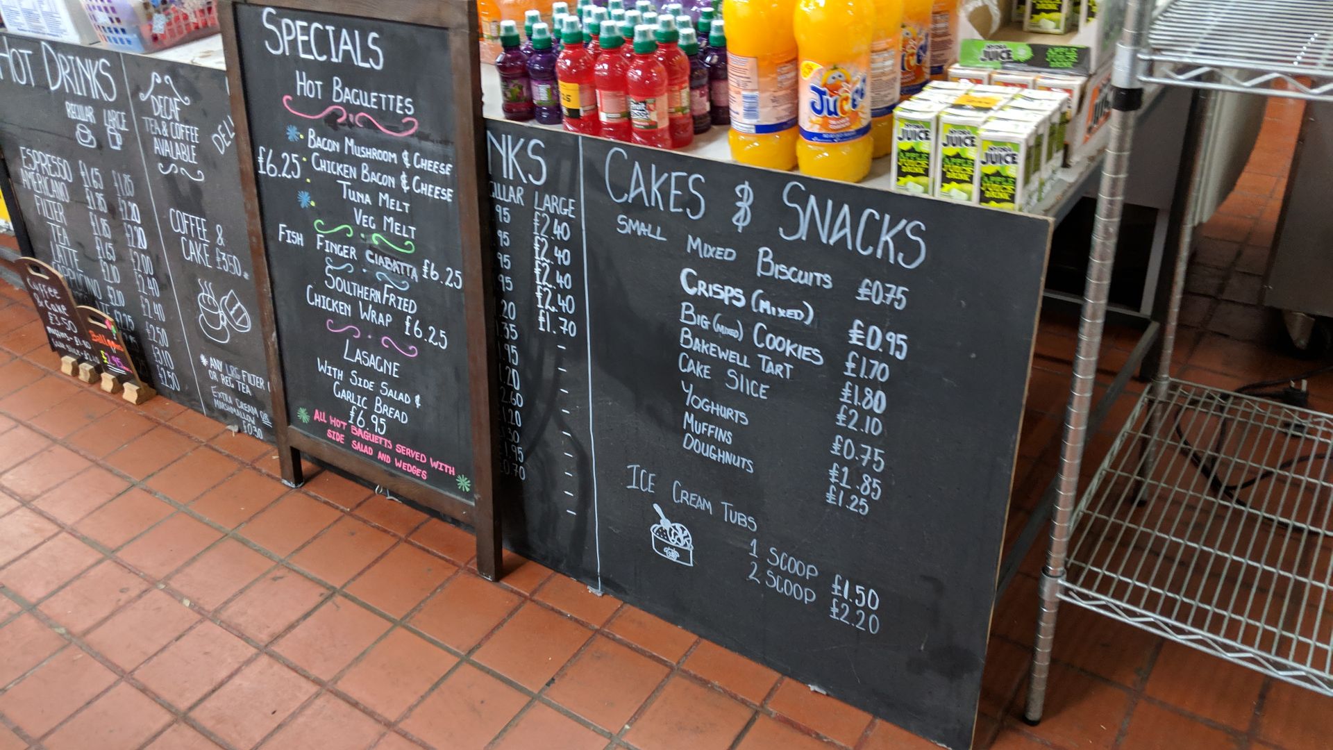 Mixed lot of chalkboards & signs from small to large including table top - 5 items in total Lots - Image 3 of 7