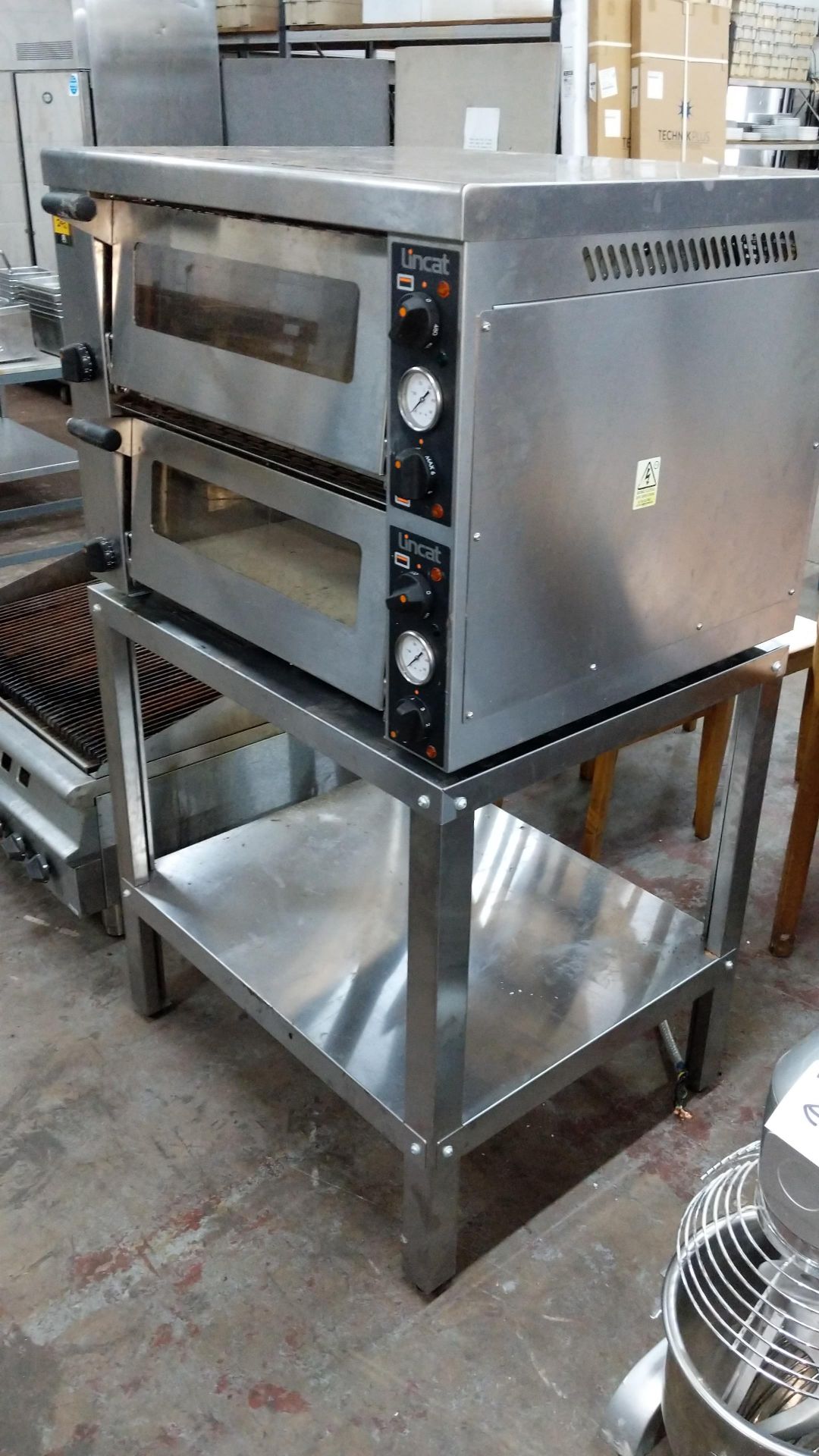 Lincat Premium Range pizza oven, double deck, model PO425-2, power 6kW, including optional floor - Image 3 of 9