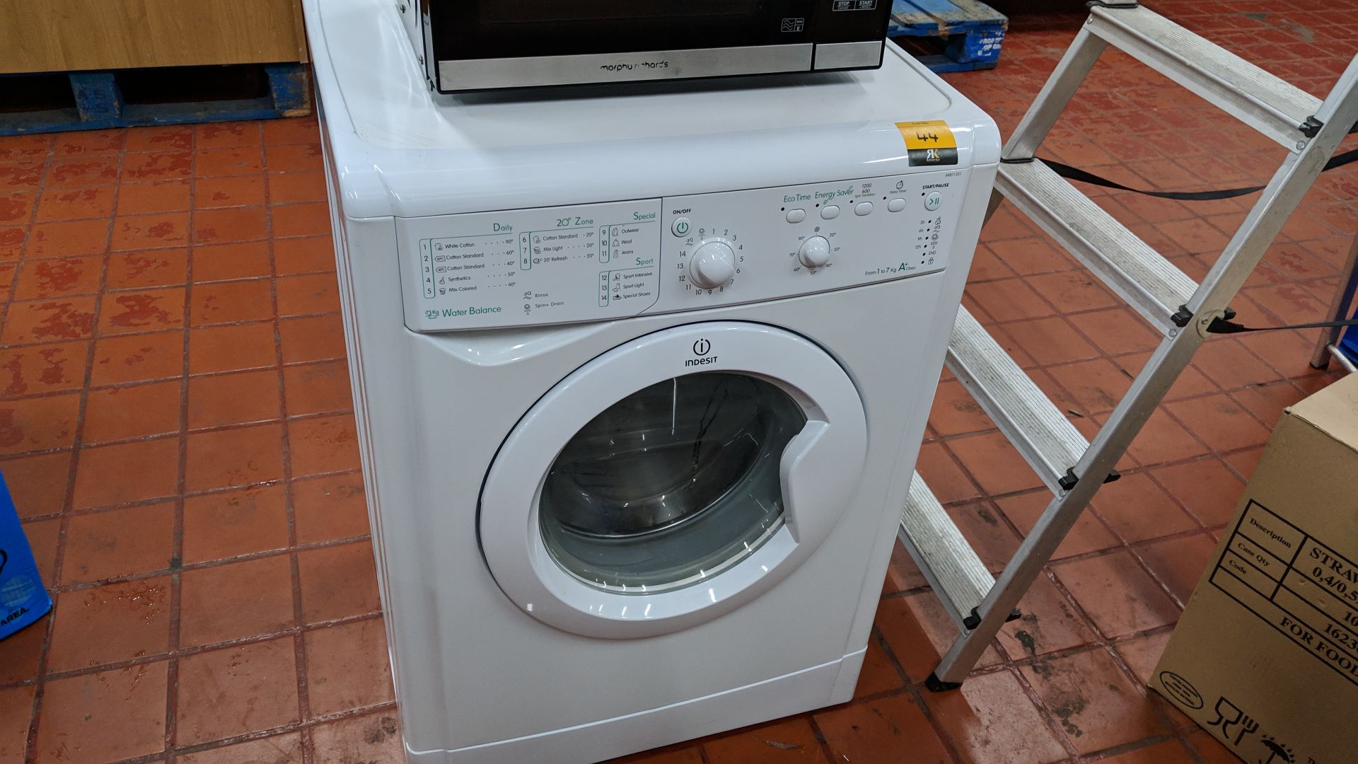 Indesit washing machine model IWB71251Eco IMPORTANT: Please remember goods successfully bid upon - Image 4 of 9