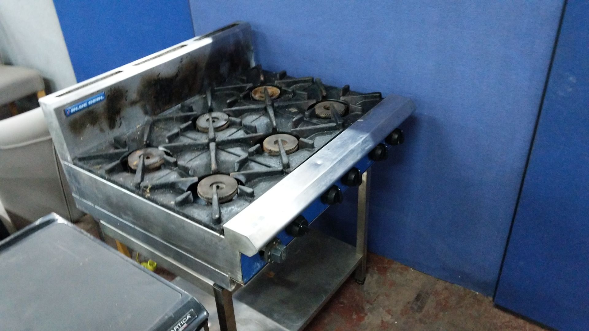 Blue Seal floorstanding 6-ring gas burner, G516DF-LS IMPORTANT: Please remember goods successfully - Image 2 of 9