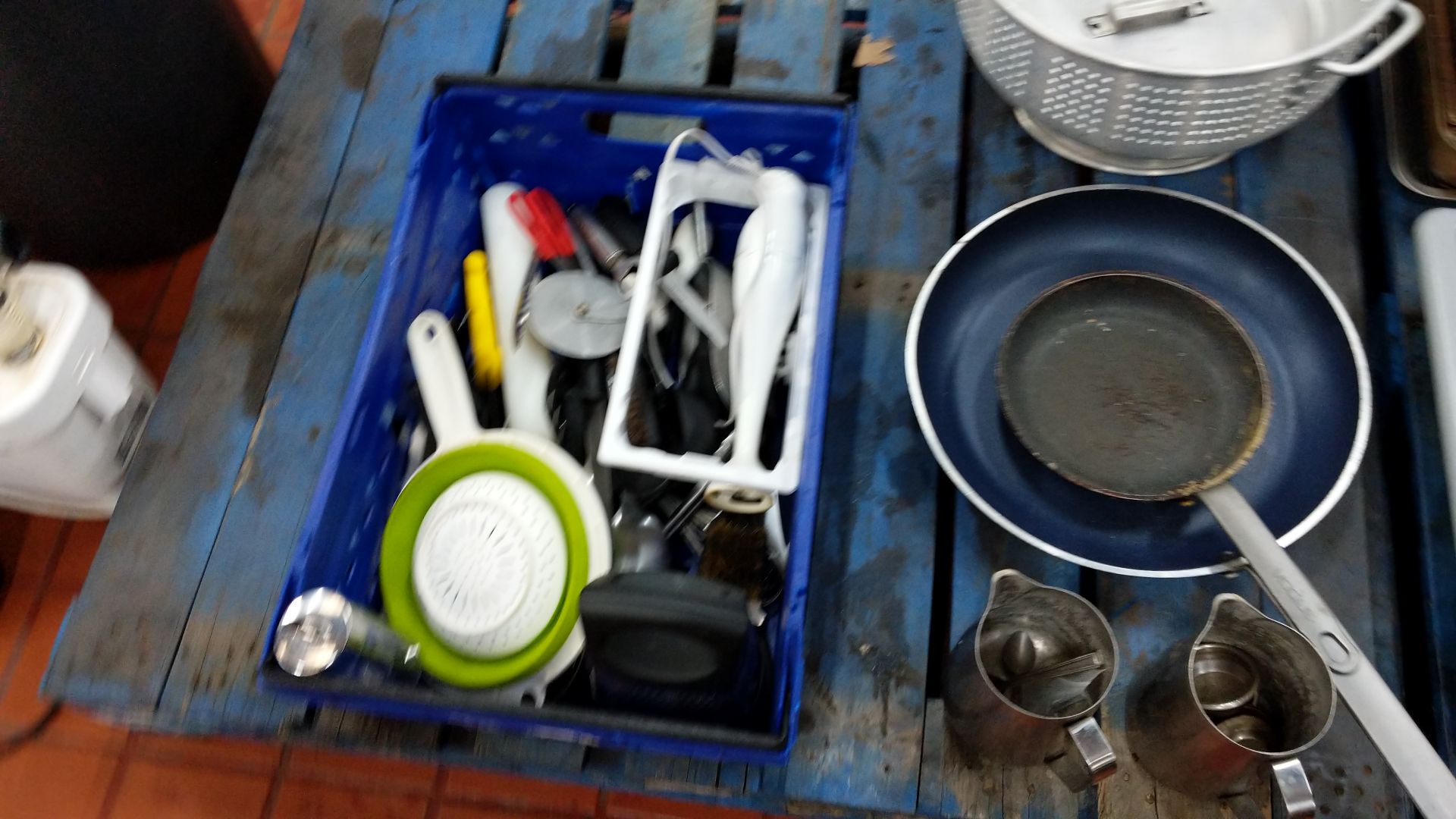 Contents of 2 pallets of assorted catering equipment including chafing dishes, pans, cutlery, long - Image 10 of 11