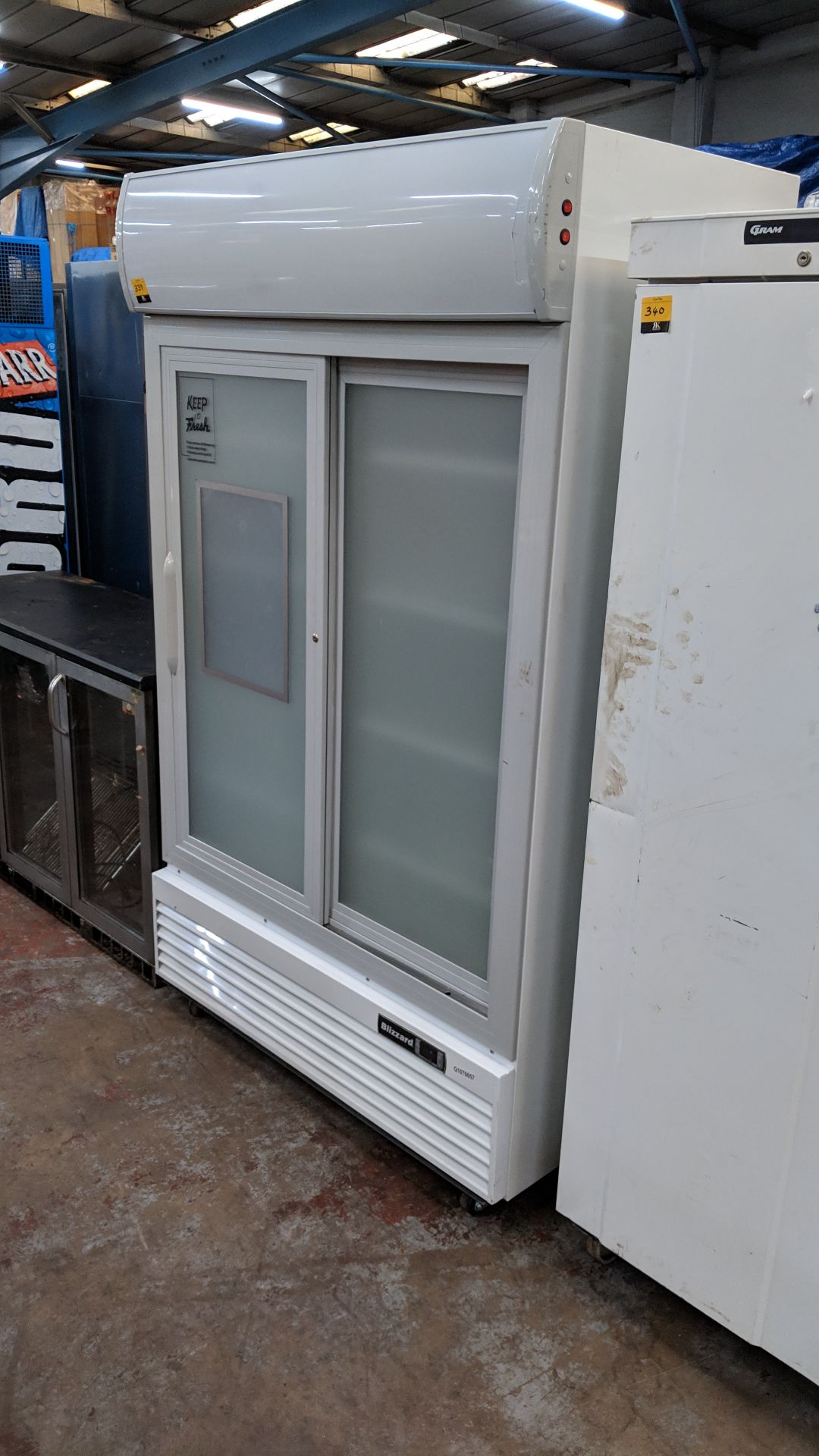 Blizzard display fridge with frosted glass sliding doors, GD1005L IMPORTANT: Please remember goods - Image 3 of 5