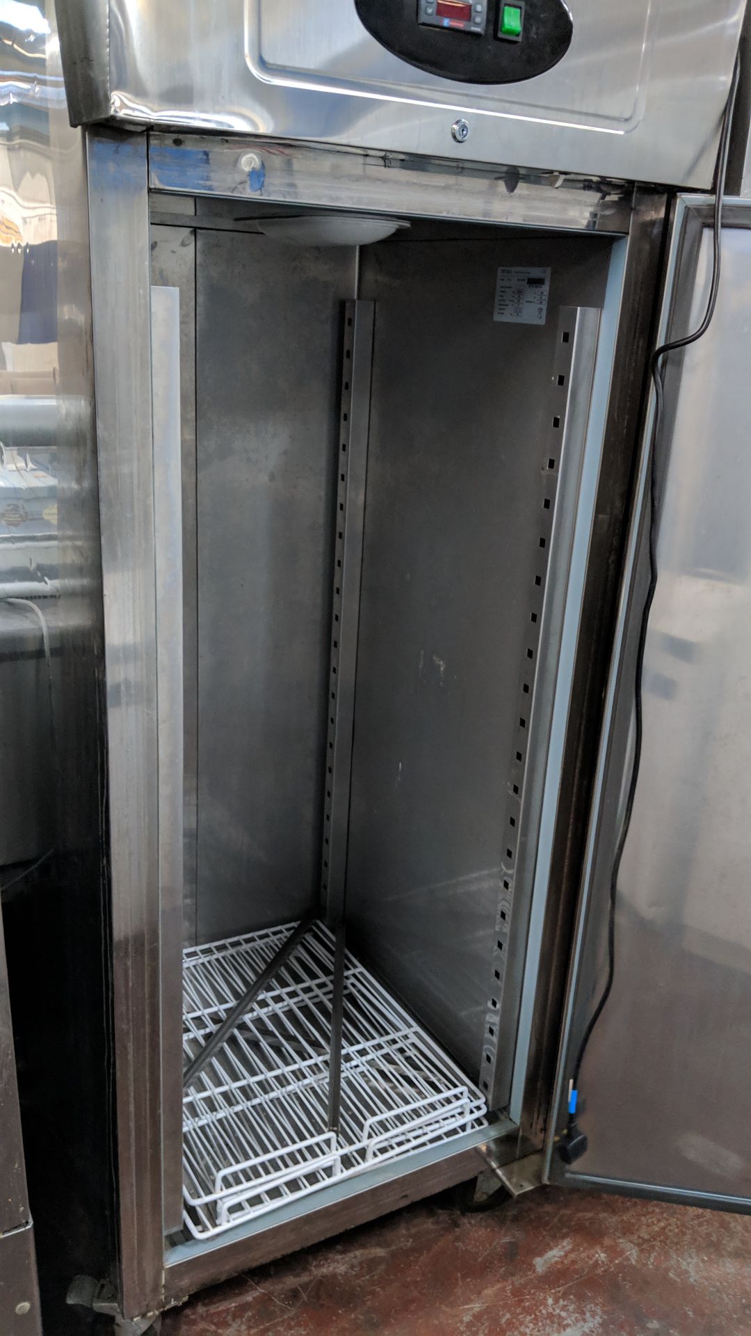 Tefcold Gastro-Line stainless steel tall freezer, RF710 IMPORTANT: Please remember goods - Image 3 of 5