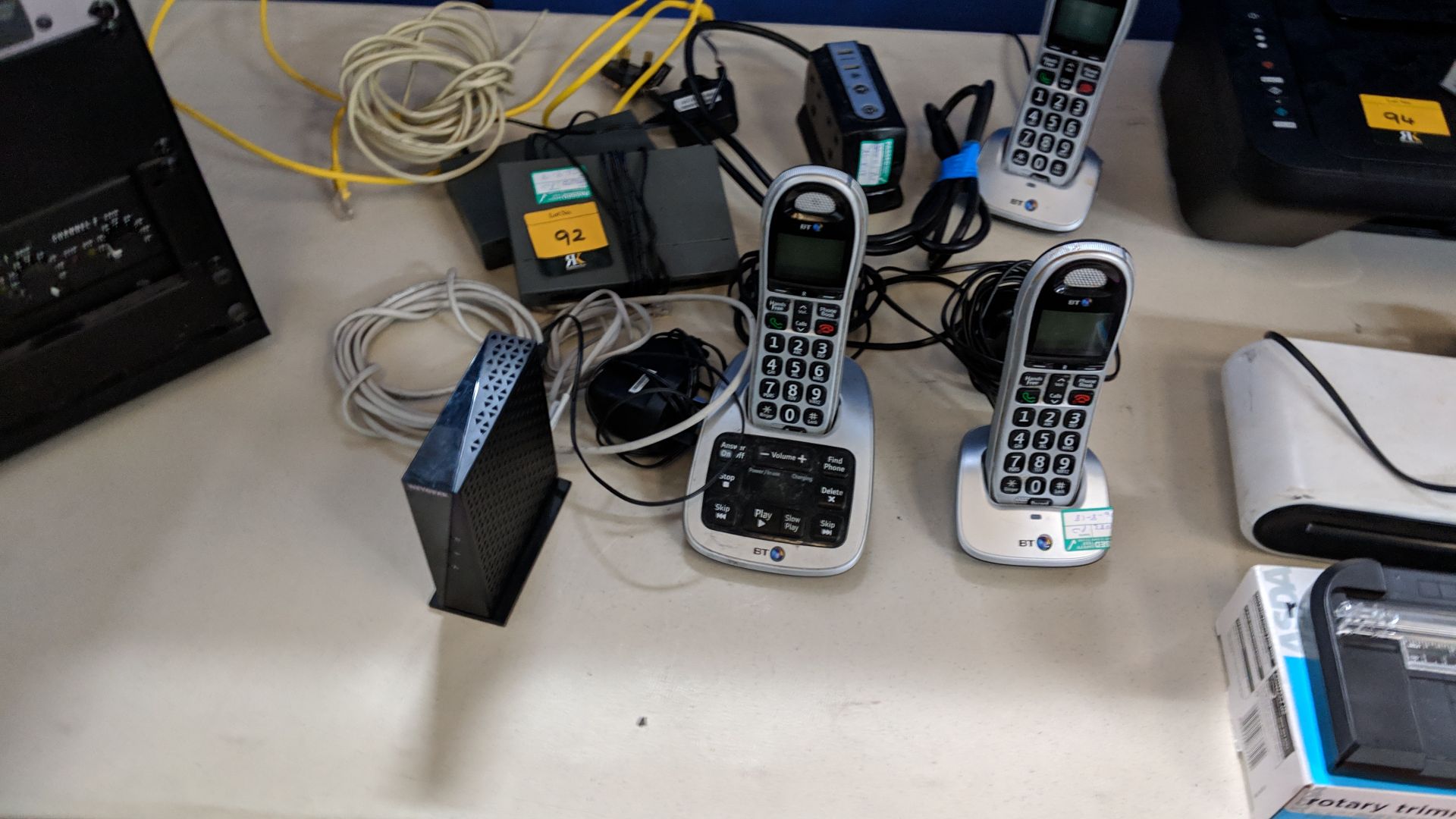 Mixed lot of computer & IT kit comprising 3 off assorted switches & modems plus 3 off DECT telephone