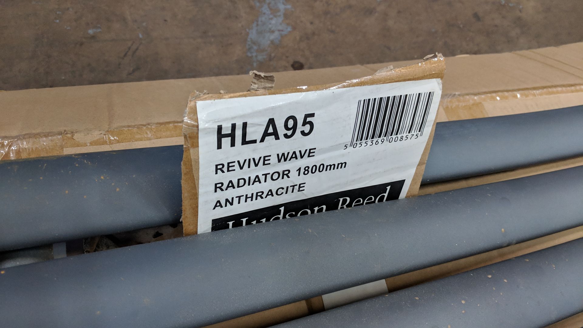 Hudson Reed Revive Wave Anthracite radiator, 1800mm Lots 100 - 142 & 146 - 167 are being sold on - Bild 4 aus 4