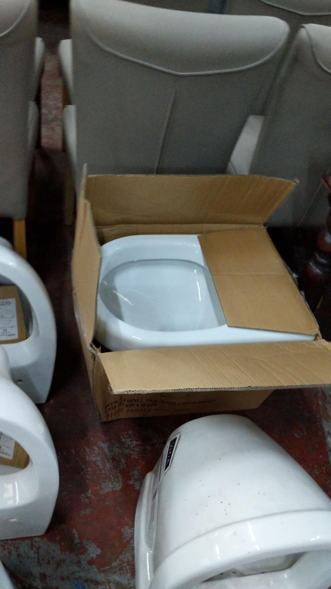 5 assorted back-to-wall WC pans, mostly for wall hanging Lots 100 - 142 & 146 - 167 are being sold - Image 7 of 10