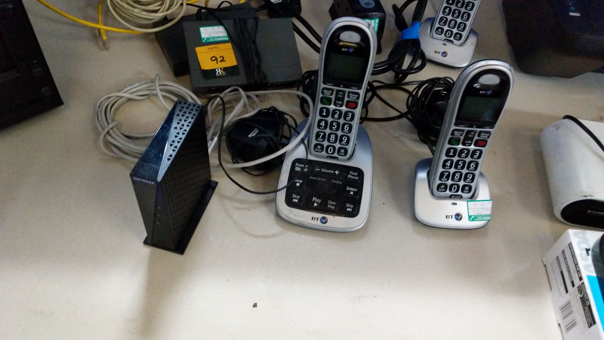 Mixed lot of computer & IT kit comprising 3 off assorted switches & modems plus 3 off DECT telephone - Image 5 of 7