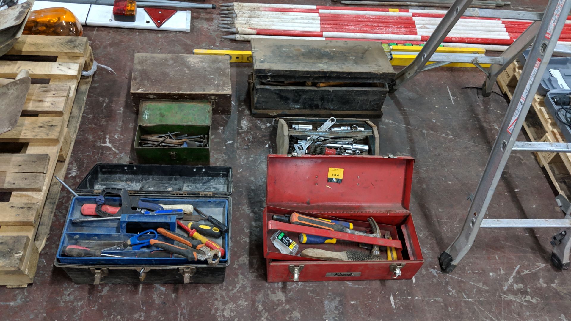 6 assorted size tool boxes & their contents of hand tools & other items IMPORTANT: Please remember