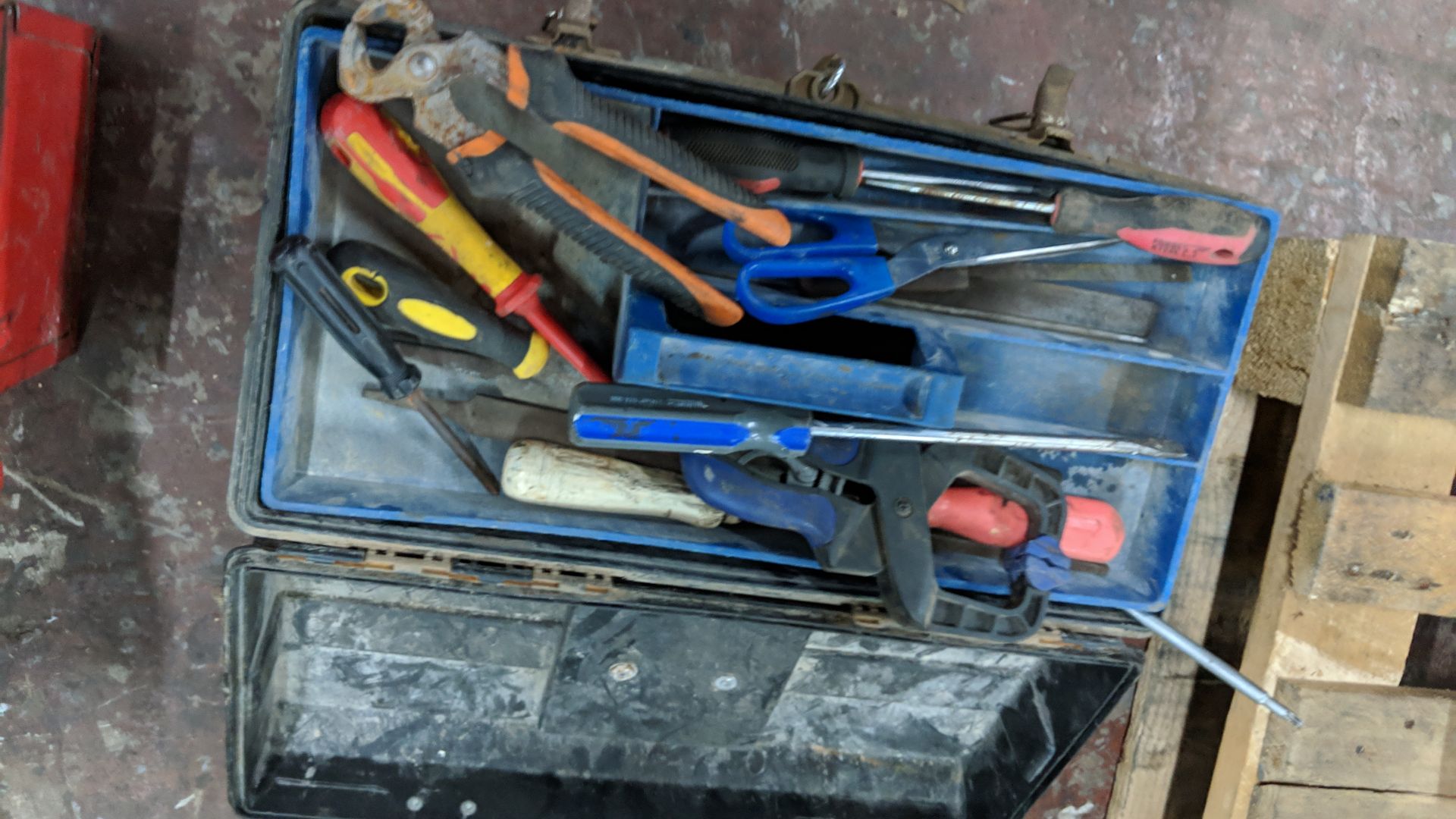 6 assorted size tool boxes & their contents of hand tools & other items IMPORTANT: Please remember - Image 5 of 14