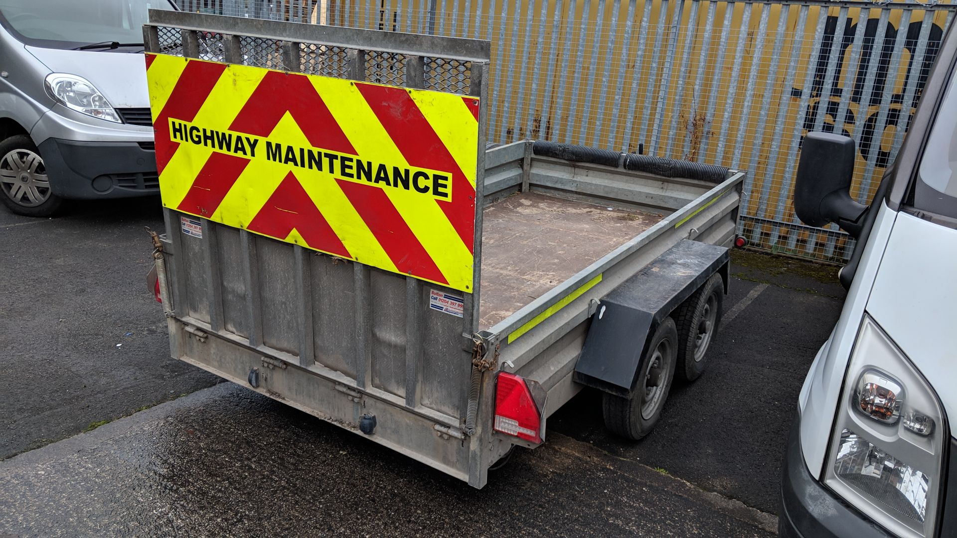 Indespension 2600kg twin axle 10x5 trailer with fold down loading ramp at one end, marked Type V7 on - Image 15 of 17