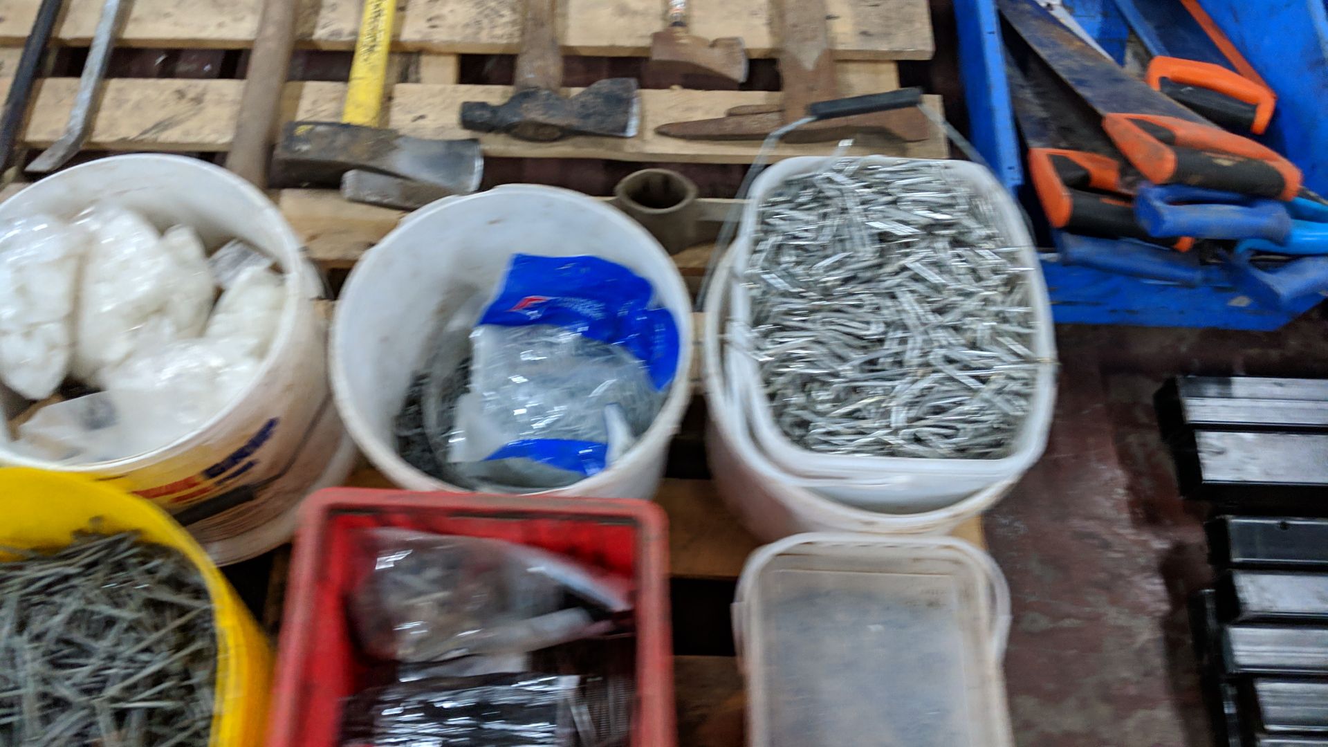 Contents of a pallet of assorted fixings, including screws, clips, pins & more - pallet excluded - Image 6 of 10