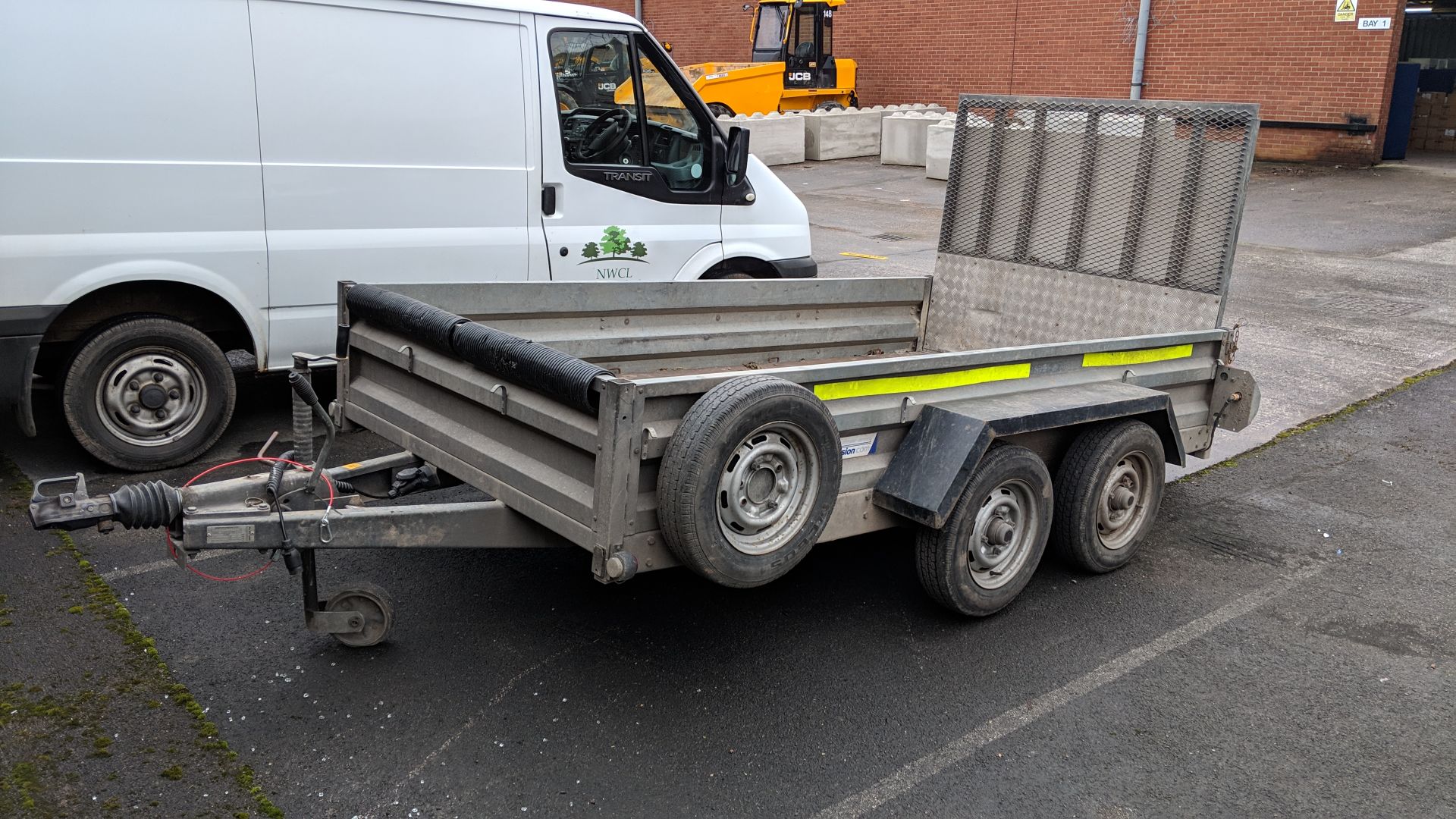 Indespension 2600kg twin axle 10x5 trailer with fold down loading ramp at one end, marked Type V7 on - Image 2 of 17