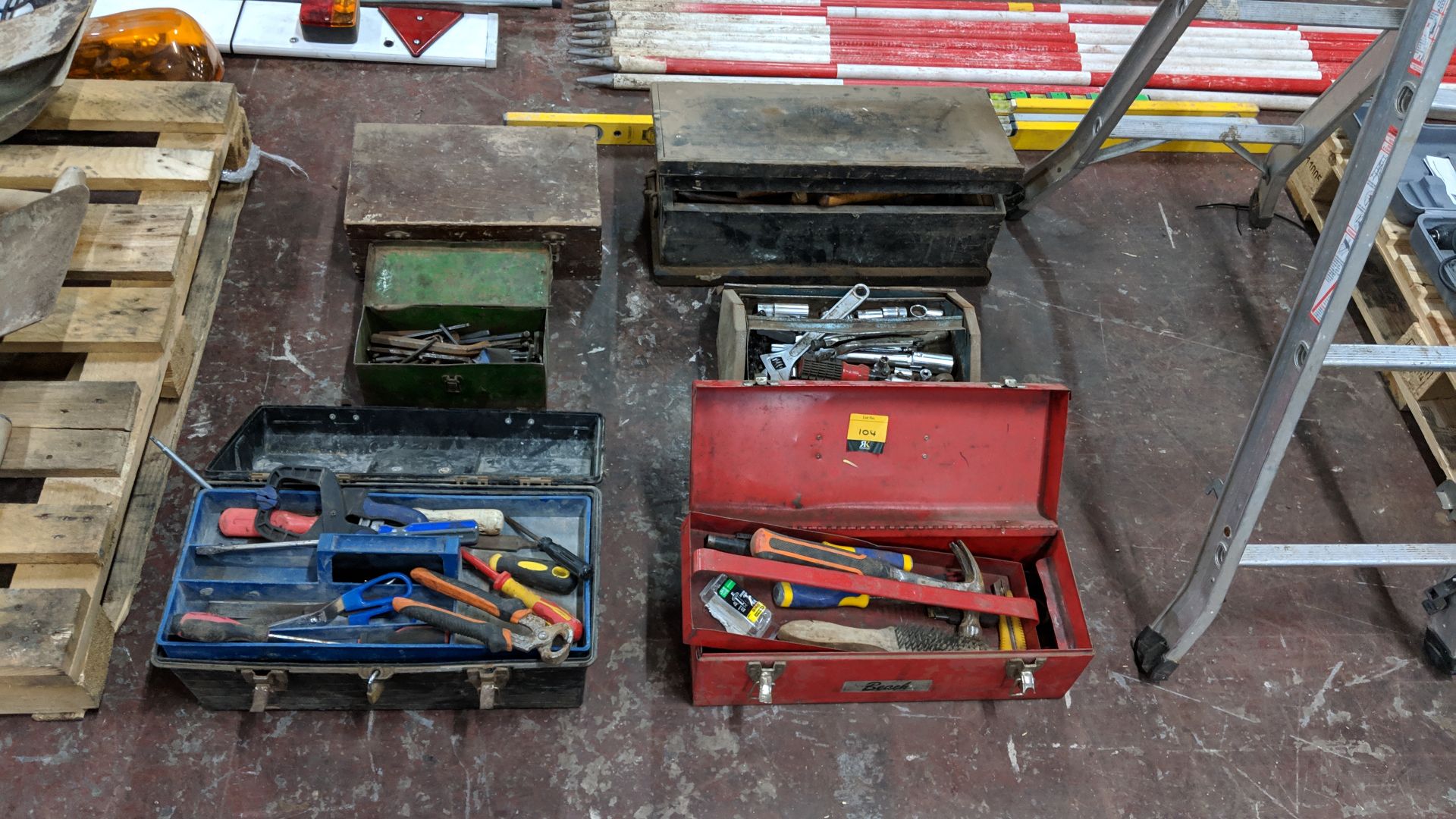 6 assorted size tool boxes & their contents of hand tools & other items IMPORTANT: Please remember - Image 2 of 14