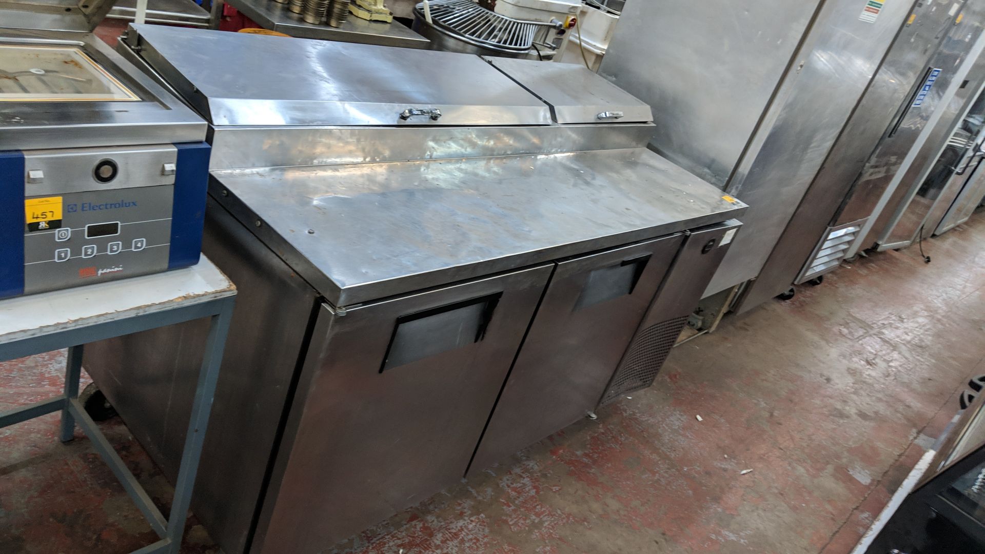 True Refrigeration TPP-67 large stainless steel mobile prep unit with doors below and twin section - Image 3 of 8