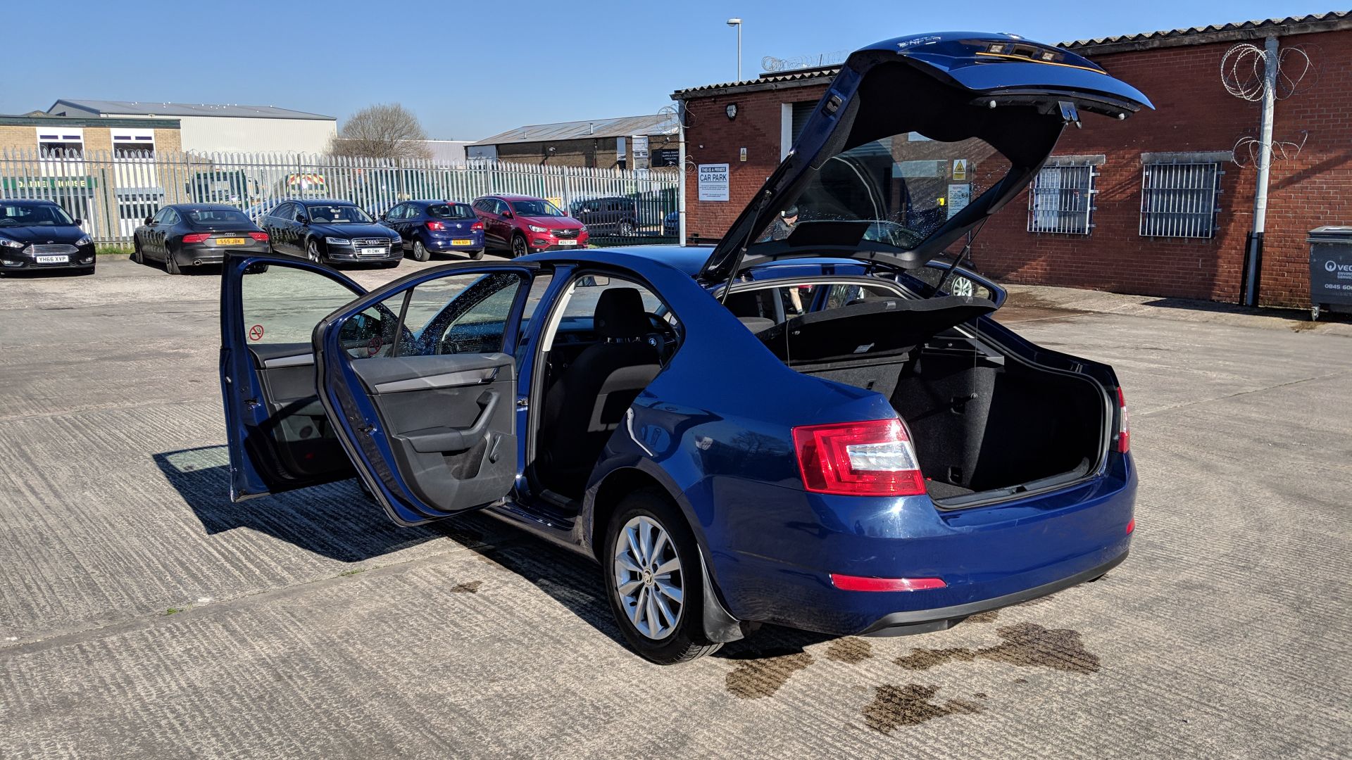 LC66 HWN Skoda Octavia S TDI S-A 1598cc diesel engine. Colour: Blue. First registered: 06.02.17. - Image 19 of 55