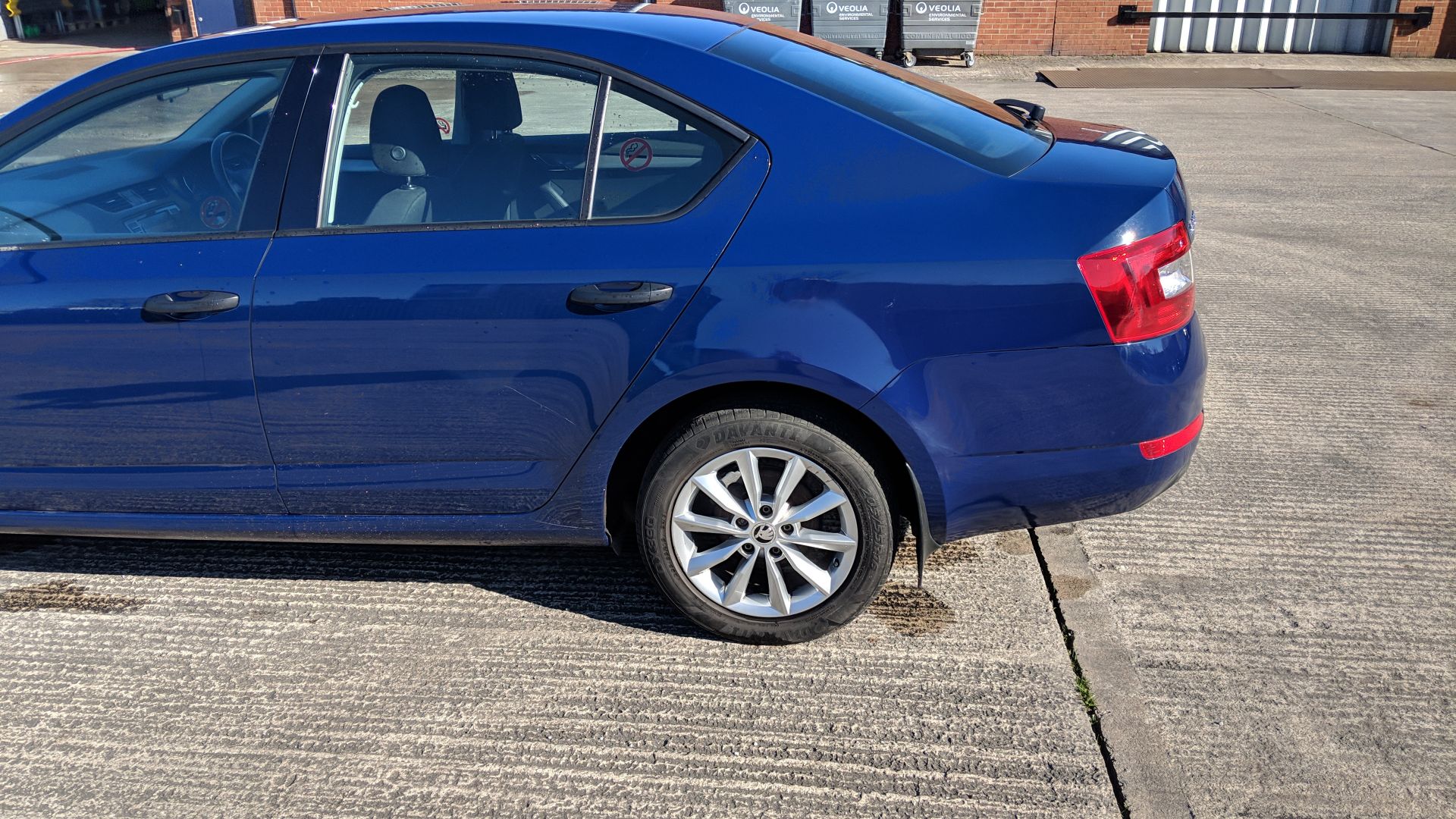 LC66 HWM Skoda Octavia S TDI S-A 1598cc diesel engine. Colour: Blue. First registered: 06.02.17. - Image 47 of 58