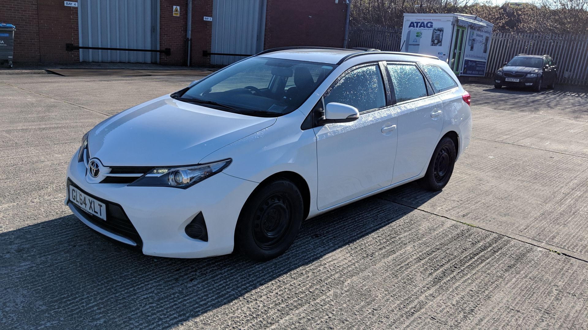 GL64 XLT Toyota Auris Active D4-D Estate 1364cc diesel engine. Colour: White. - Image 5 of 45