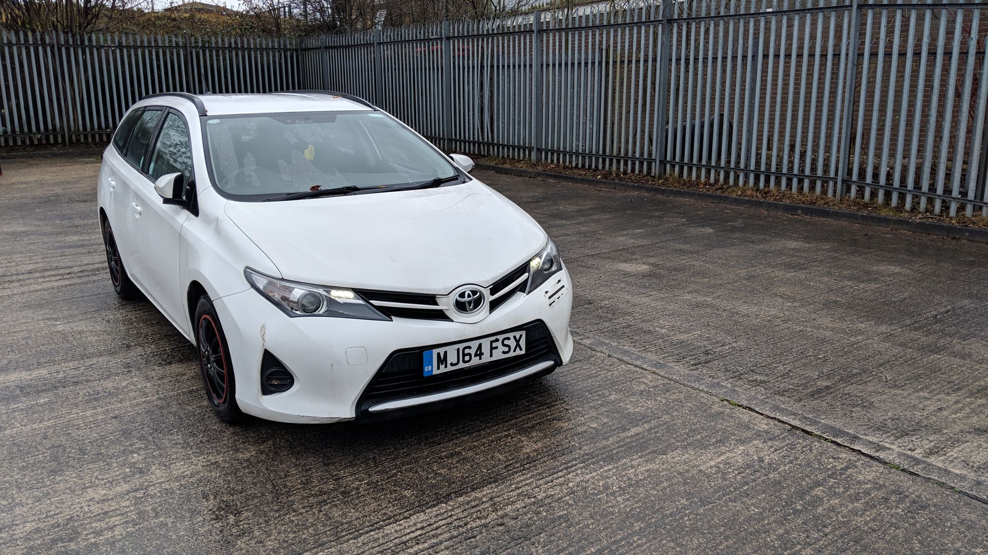 MJ64 FSX Toyota Auris Active D4-D 1364cc diesel engine. Colour: White. First registered: 12.12.14. - Image 45 of 48