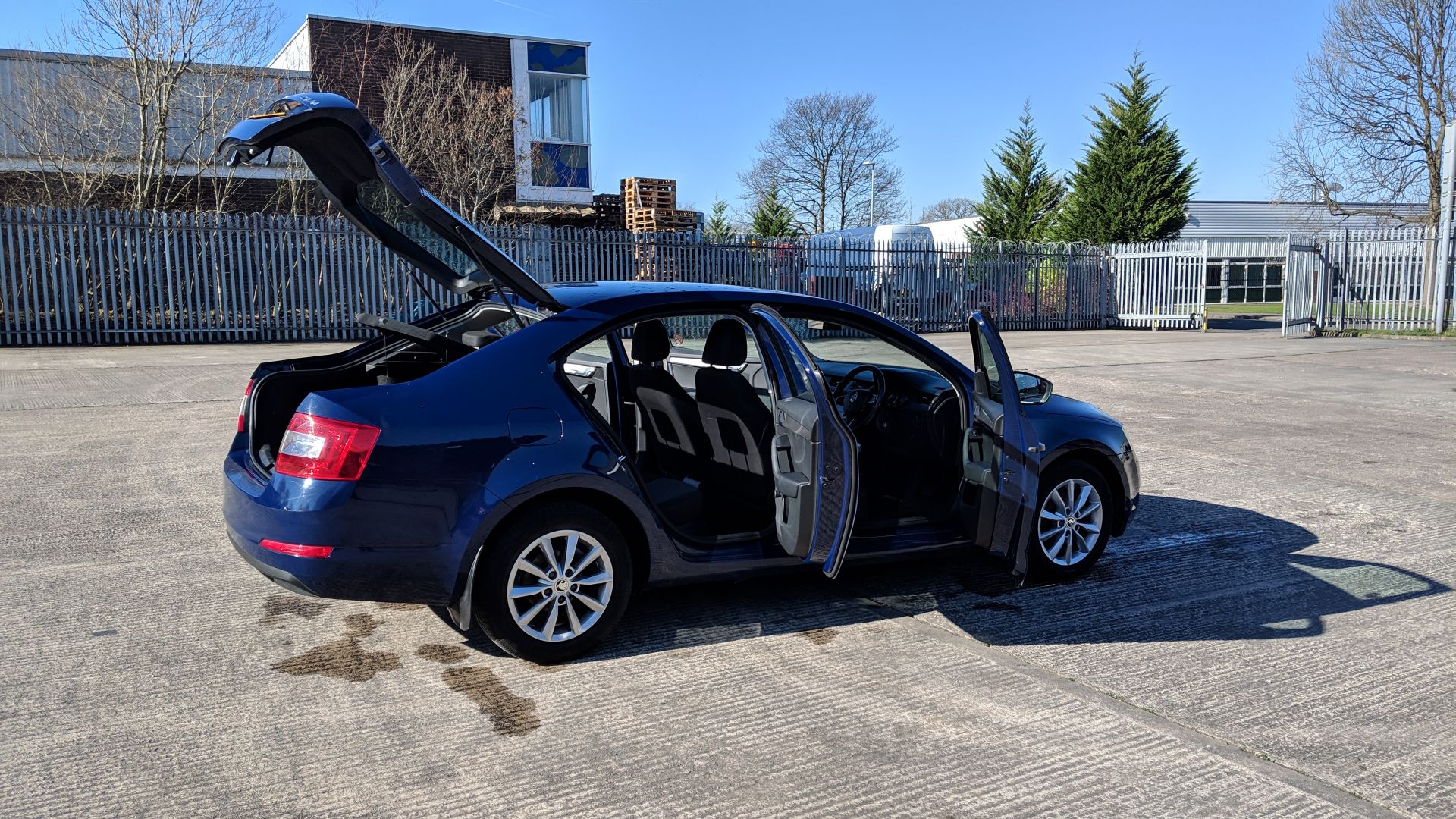 LC66 HWN Skoda Octavia S TDI S-A 1598cc diesel engine. Colour: Blue. First registered: 06.02.17. - Image 17 of 55