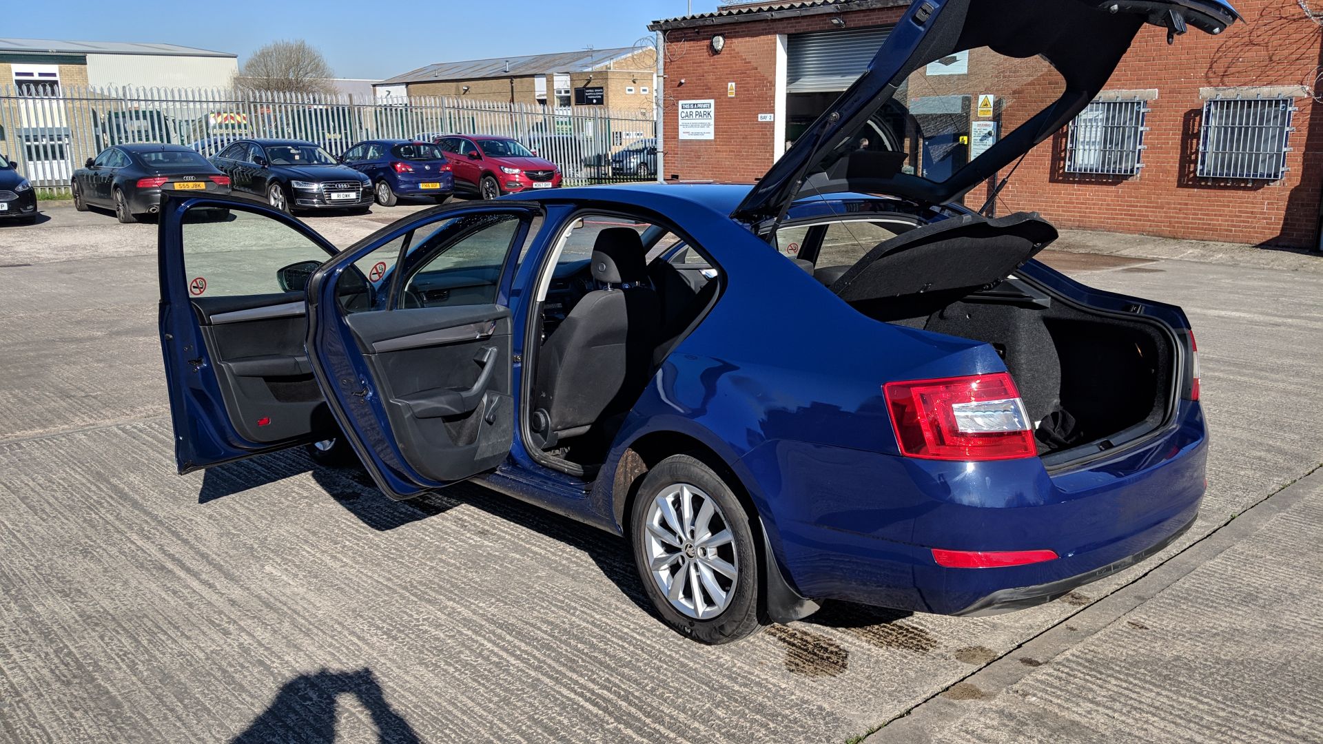 LC66 HWM Skoda Octavia S TDI S-A 1598cc diesel engine. Colour: Blue. First registered: 06.02.17. - Image 9 of 58