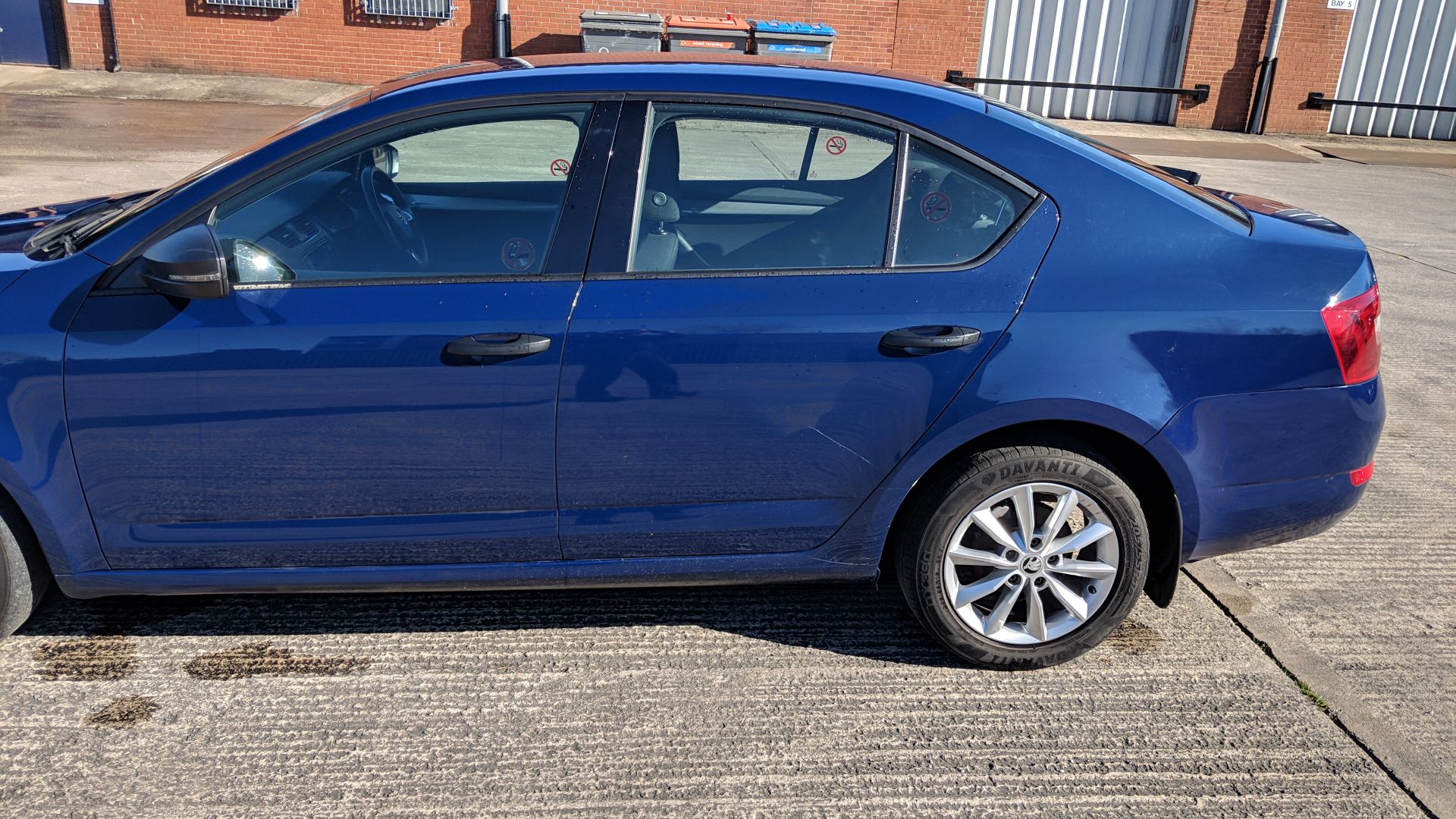 LC66 HWM Skoda Octavia S TDI S-A 1598cc diesel engine. Colour: Blue. First registered: 06.02.17. - Image 46 of 58