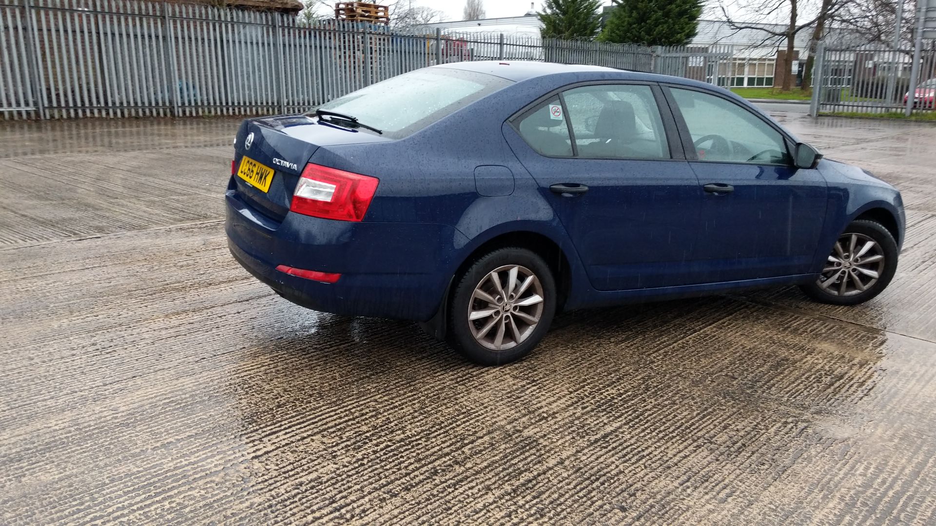 LC66 HWK Skoda Octavia S TDI S-A 1598cc diesel engine. Colour: Blue. First registered: 06.02.17. - Image 14 of 55