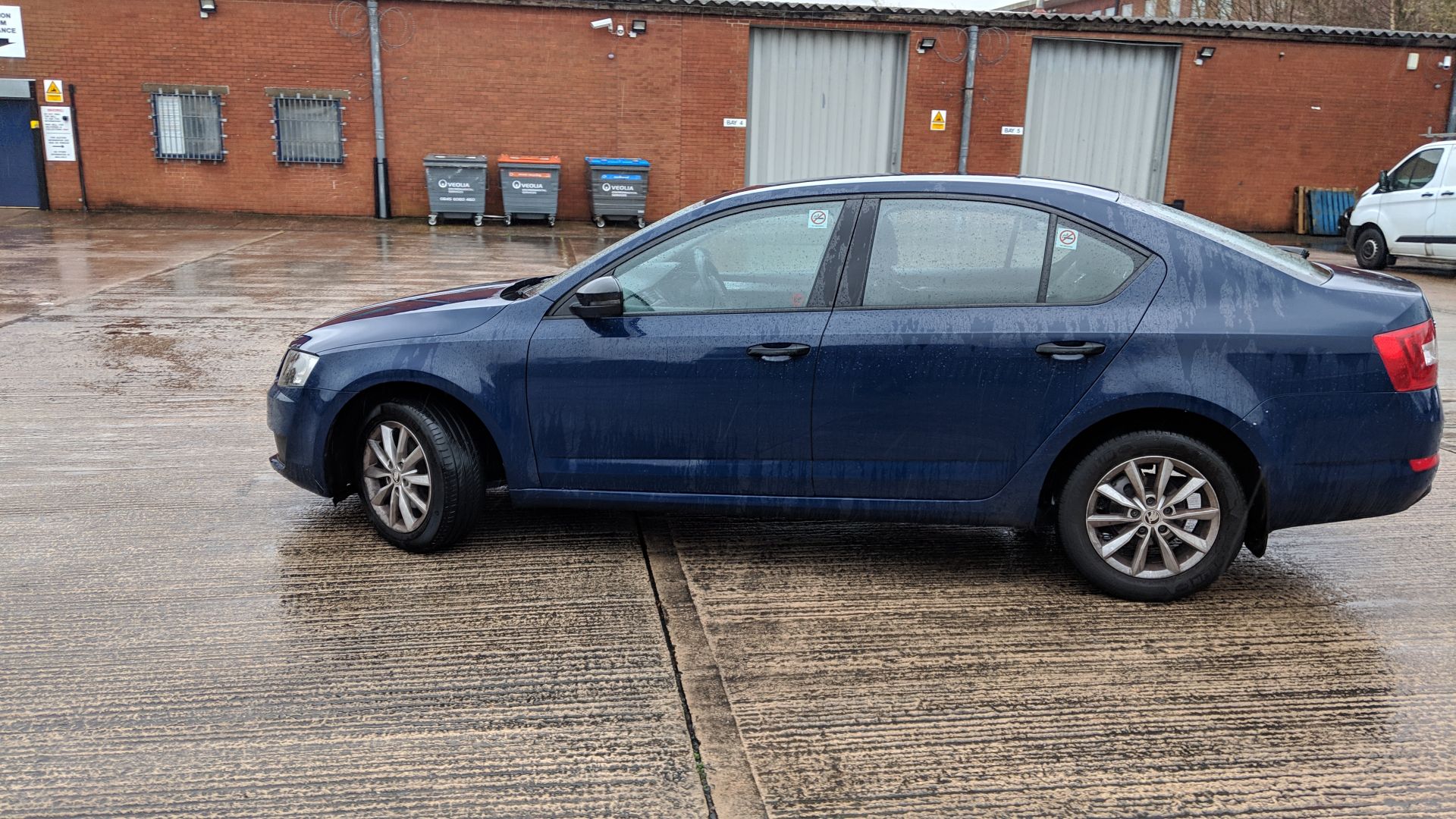 LC66 HWK Skoda Octavia S TDI S-A 1598cc diesel engine. Colour: Blue. First registered: 06.02.17. - Image 9 of 55