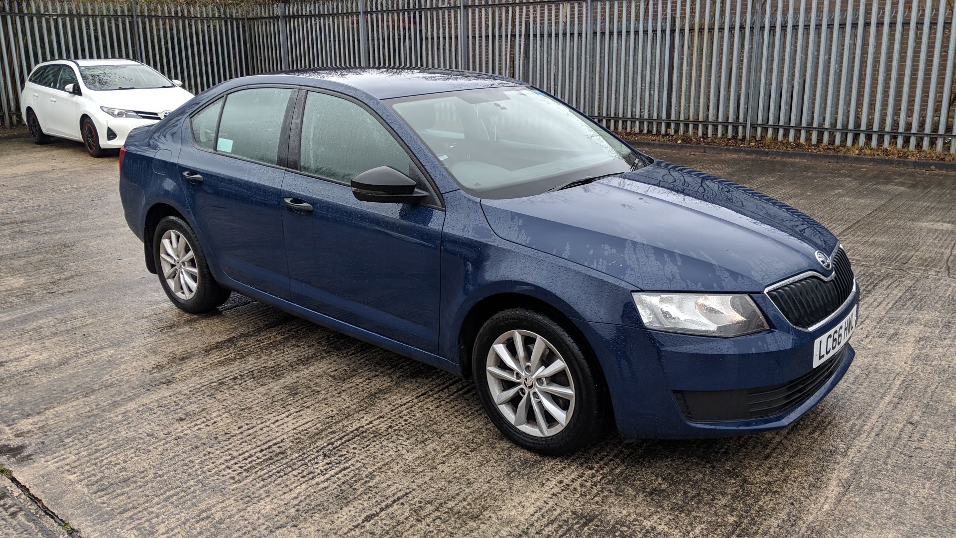 LC66 HWL Skoda Octavia S TDI S-A 1598cc diesel engine. Colour: Blue. First registered: 06.02.17. - Image 46 of 47