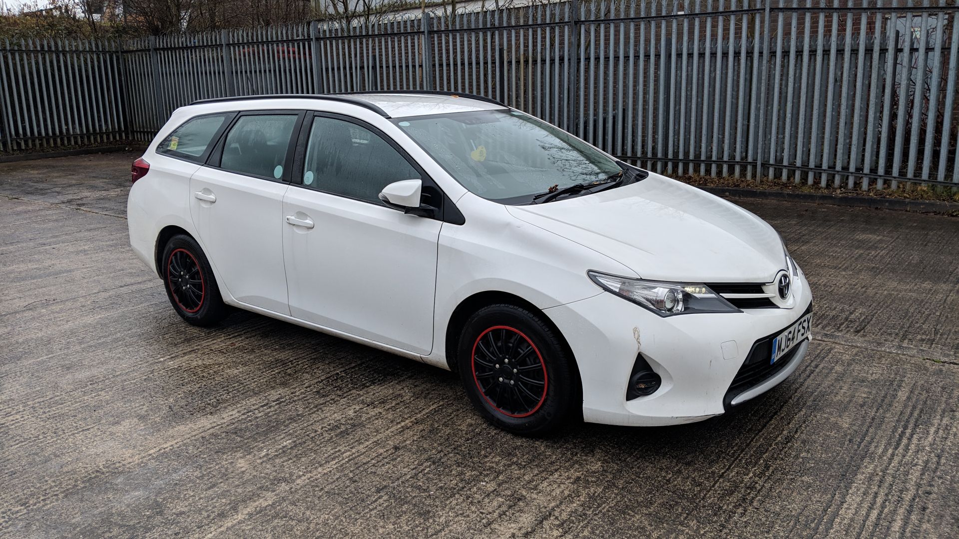 MJ64 FSX Toyota Auris Active D4-D 1364cc diesel engine. Colour: White. First registered: 12.12.14. - Image 47 of 48