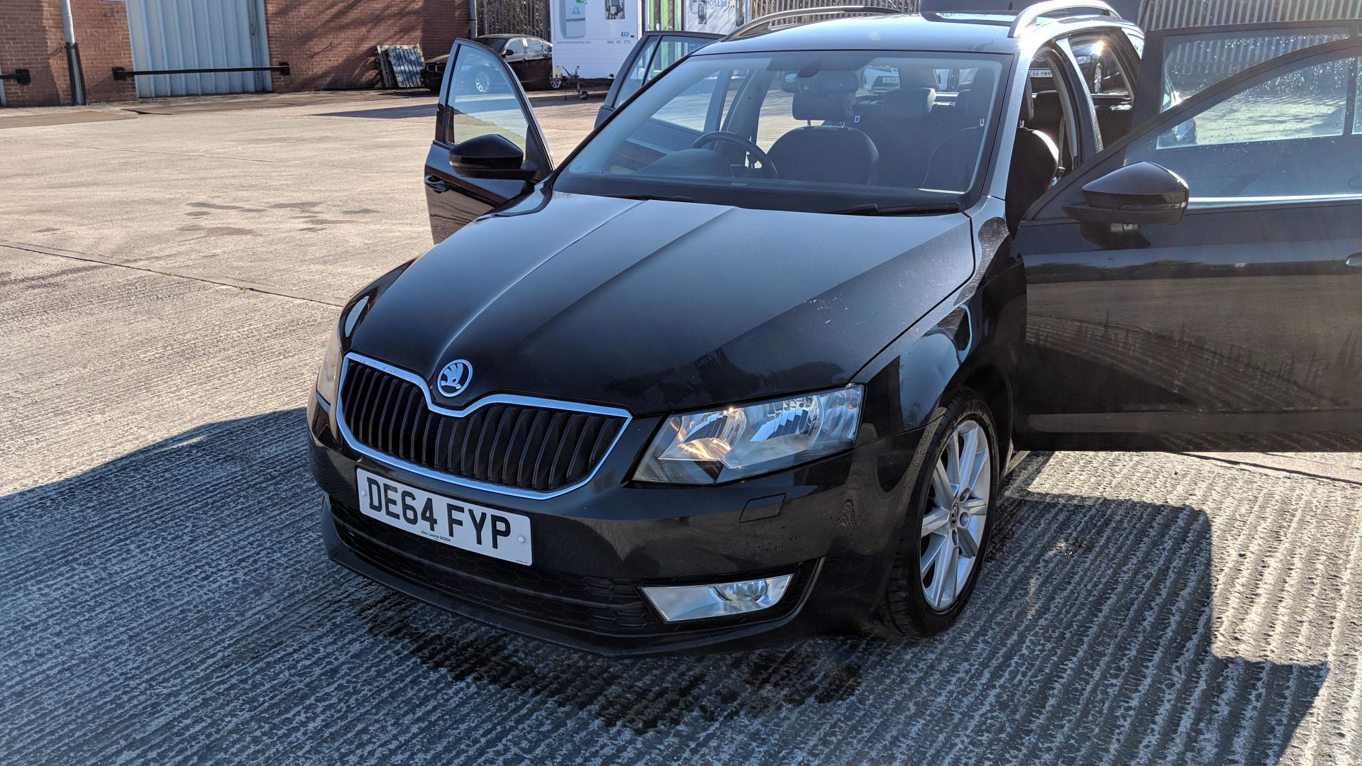 DE64 FYP Skoda Octavia Elegance TDI CR S-A Estate 1968cc diesel engine. Colour: Black. - Image 30 of 67