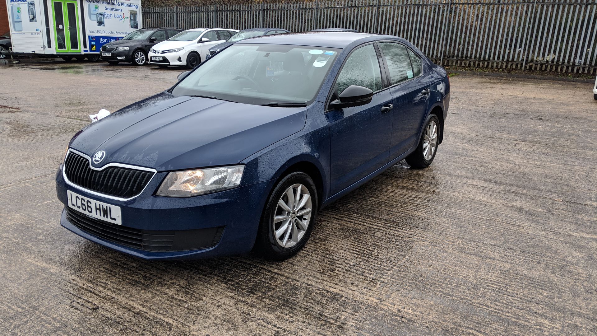 LC66 HWL Skoda Octavia S TDI S-A 1598cc diesel engine. Colour: Blue. First registered: 06.02.17.