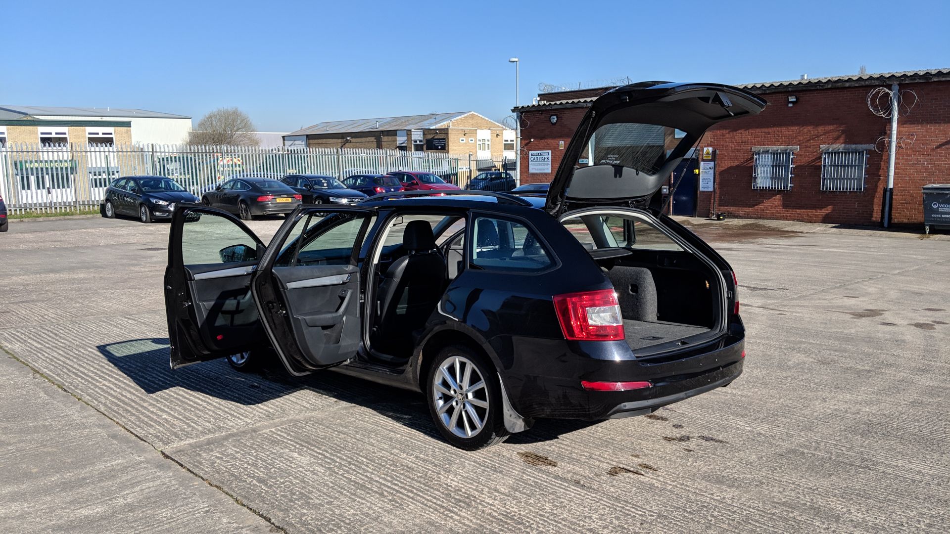 DE64 FYP Skoda Octavia Elegance TDI CR S-A Estate 1968cc diesel engine. Colour: Black. - Image 25 of 67