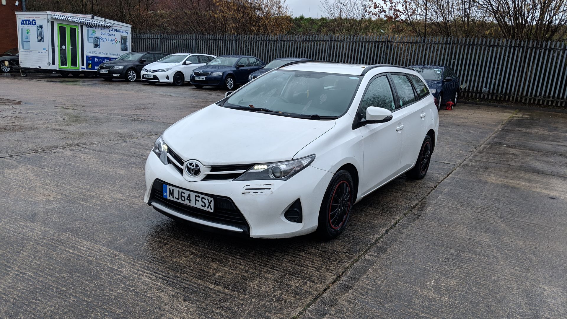 MJ64 FSX Toyota Auris Active D4-D 1364cc diesel engine. Colour: White. First registered: 12.12.14. - Image 6 of 48