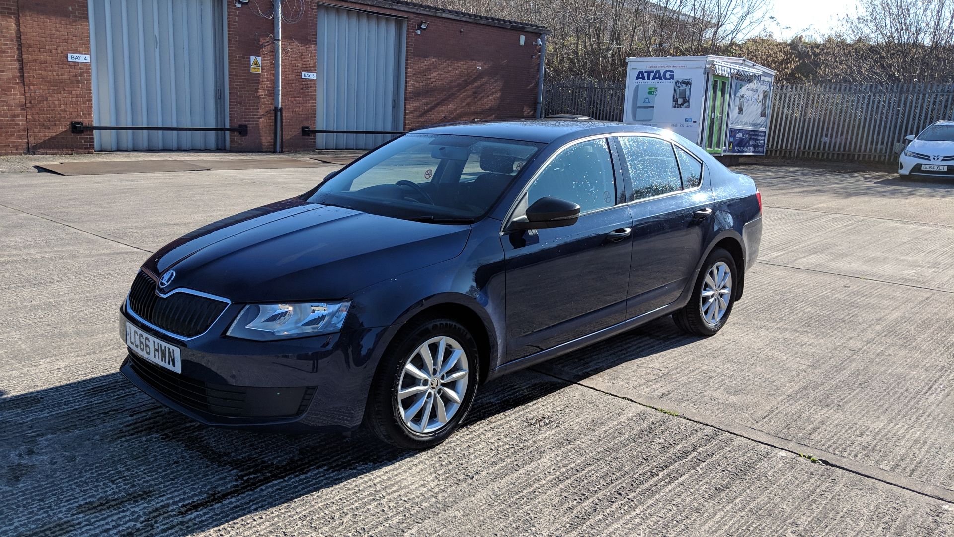 LC66 HWN Skoda Octavia S TDI S-A 1598cc diesel engine. Colour: Blue. First registered: 06.02.17. - Image 4 of 55