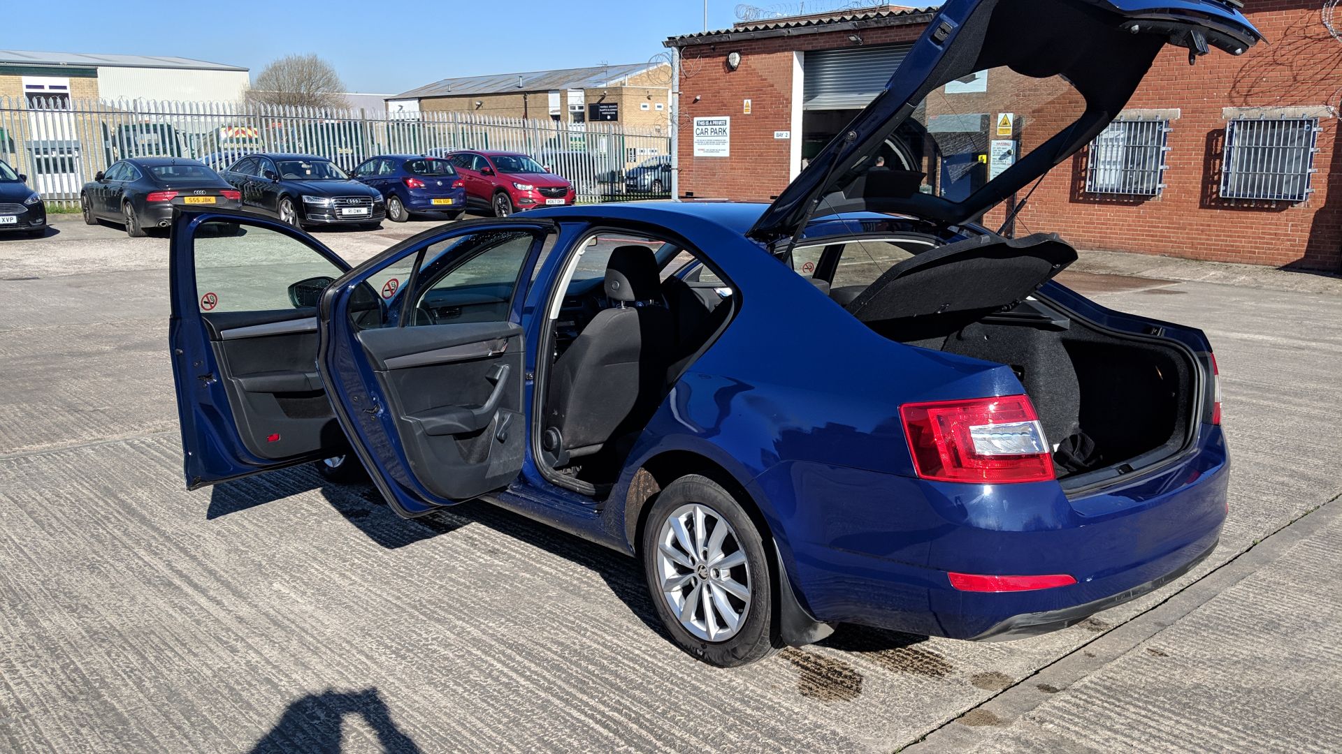 LC66 HWM Skoda Octavia S TDI S-A 1598cc diesel engine. Colour: Blue. First registered: 06.02.17. - Image 8 of 58