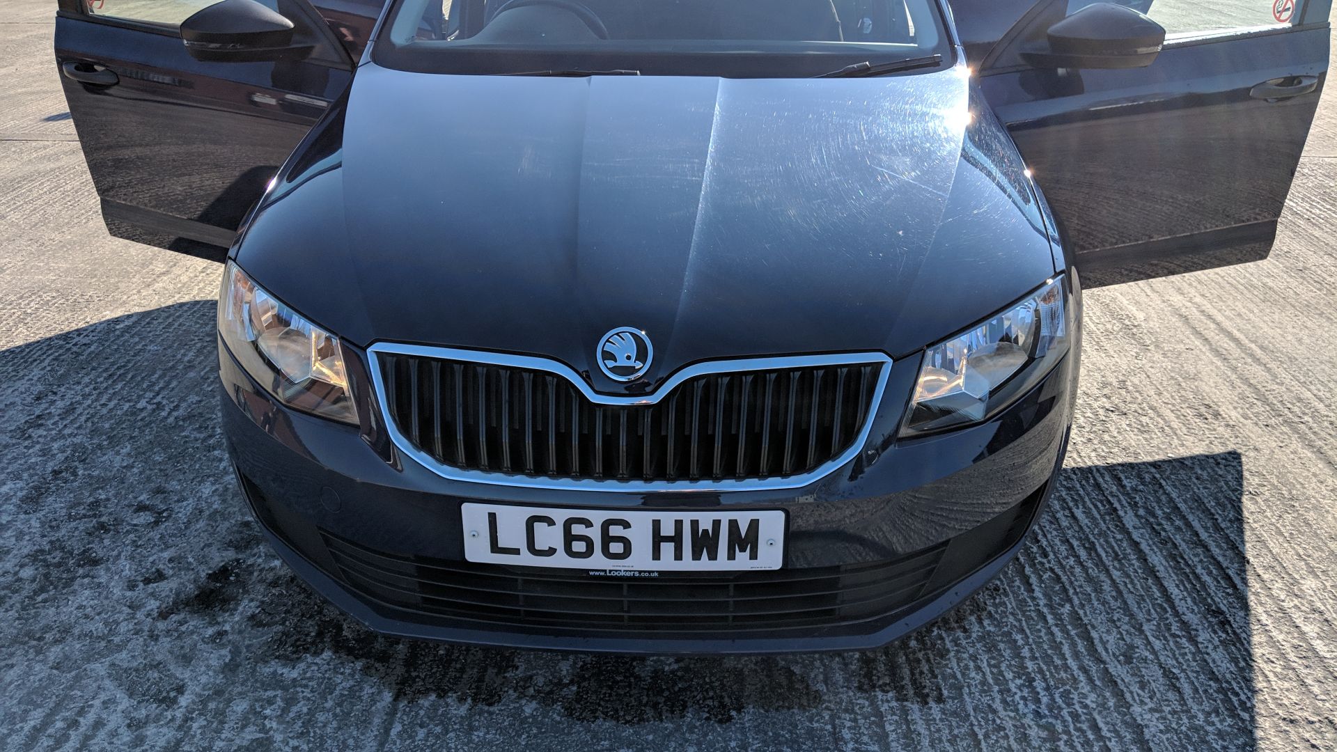 LC66 HWM Skoda Octavia S TDI S-A 1598cc diesel engine. Colour: Blue. First registered: 06.02.17. - Image 5 of 58