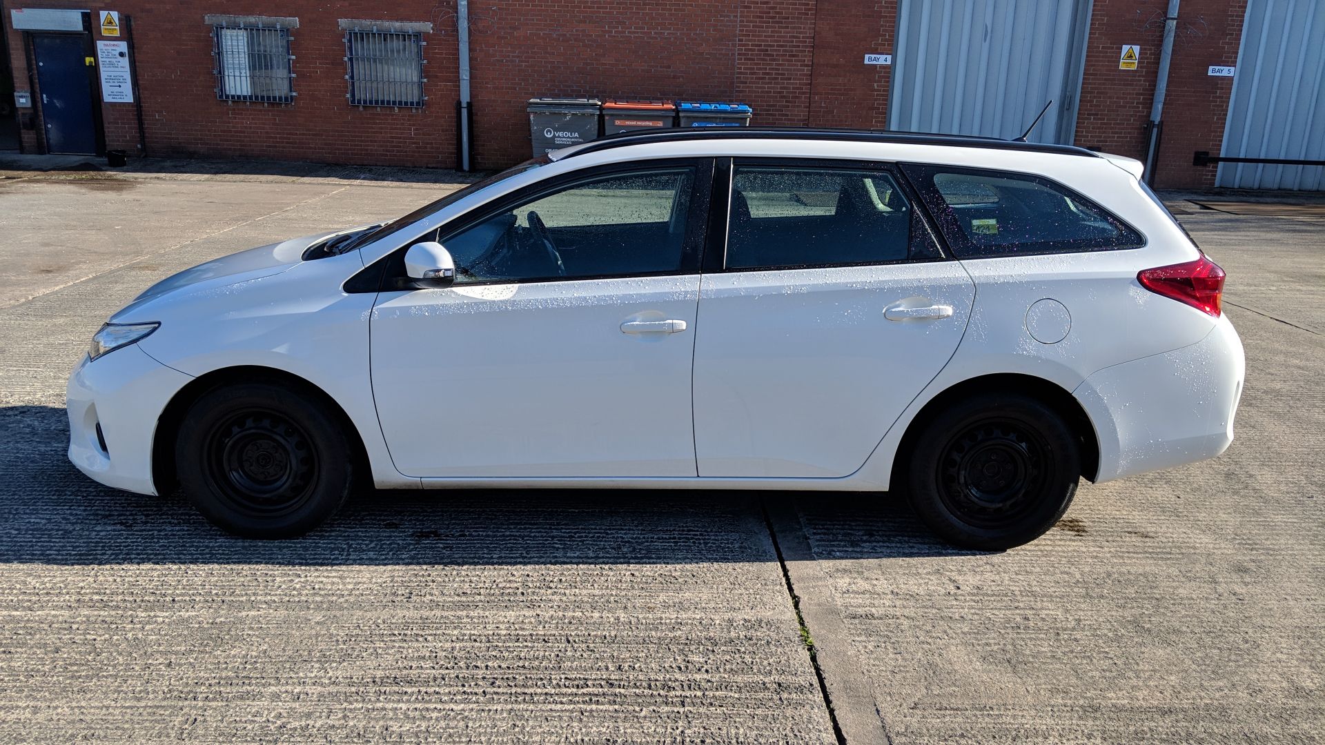 GL64 XLT Toyota Auris Active D4-D Estate 1364cc diesel engine. Colour: White. - Image 14 of 45