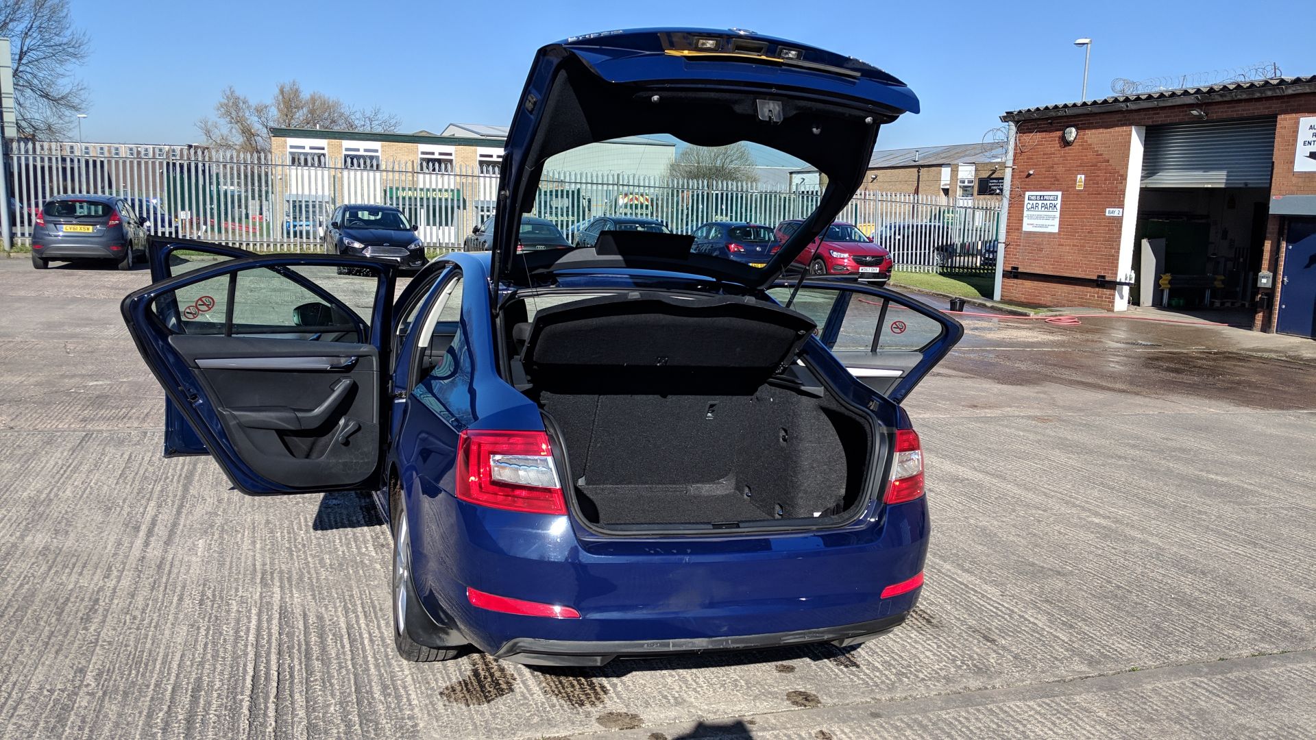 LC66 HWM Skoda Octavia S TDI S-A 1598cc diesel engine. Colour: Blue. First registered: 06.02.17. - Image 11 of 58