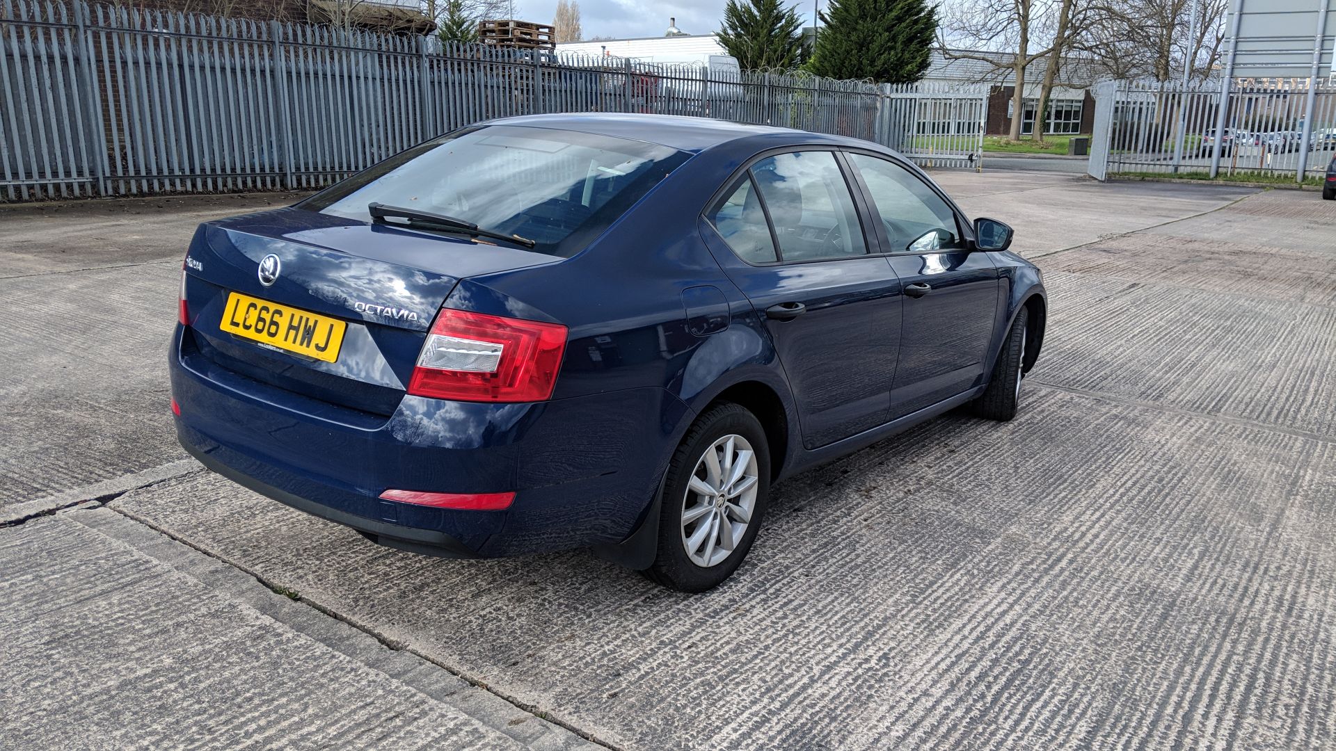 LC66 HWJ Skoda Octavia S TDI S-A 1598cc diesel engine. Colour: Blue. First registered: 06.02.17. - Image 20 of 52